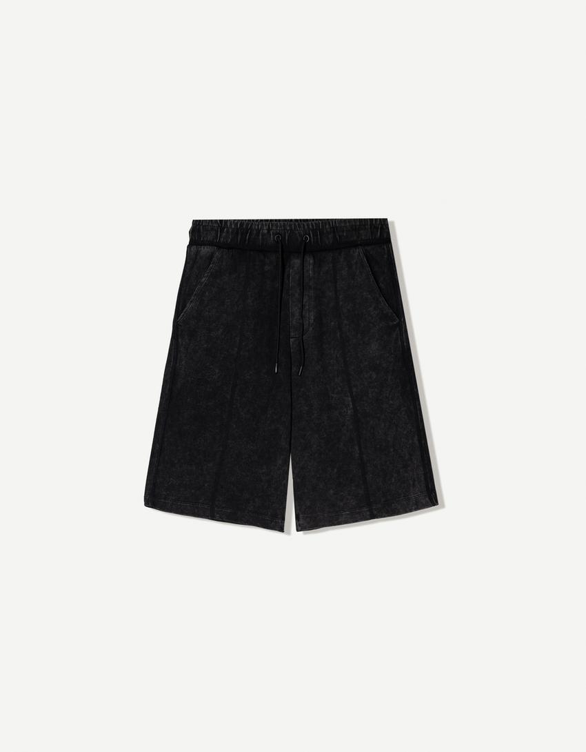 Bermuda shorts with pockets