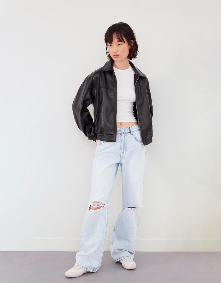 Distressed wide leg 90’s jean