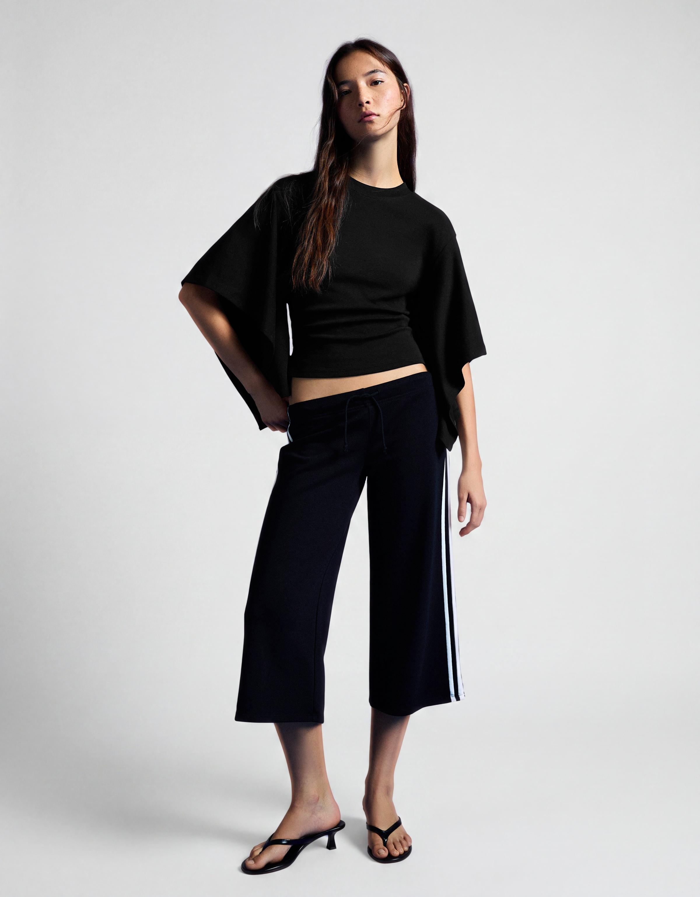 Short sleeve cape T-shirt — Black
