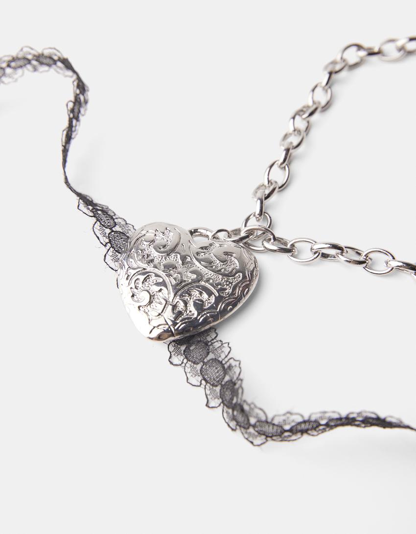 طقم من 2 عقود شوكر بدانتيل وقلب منقوش-فضي-2