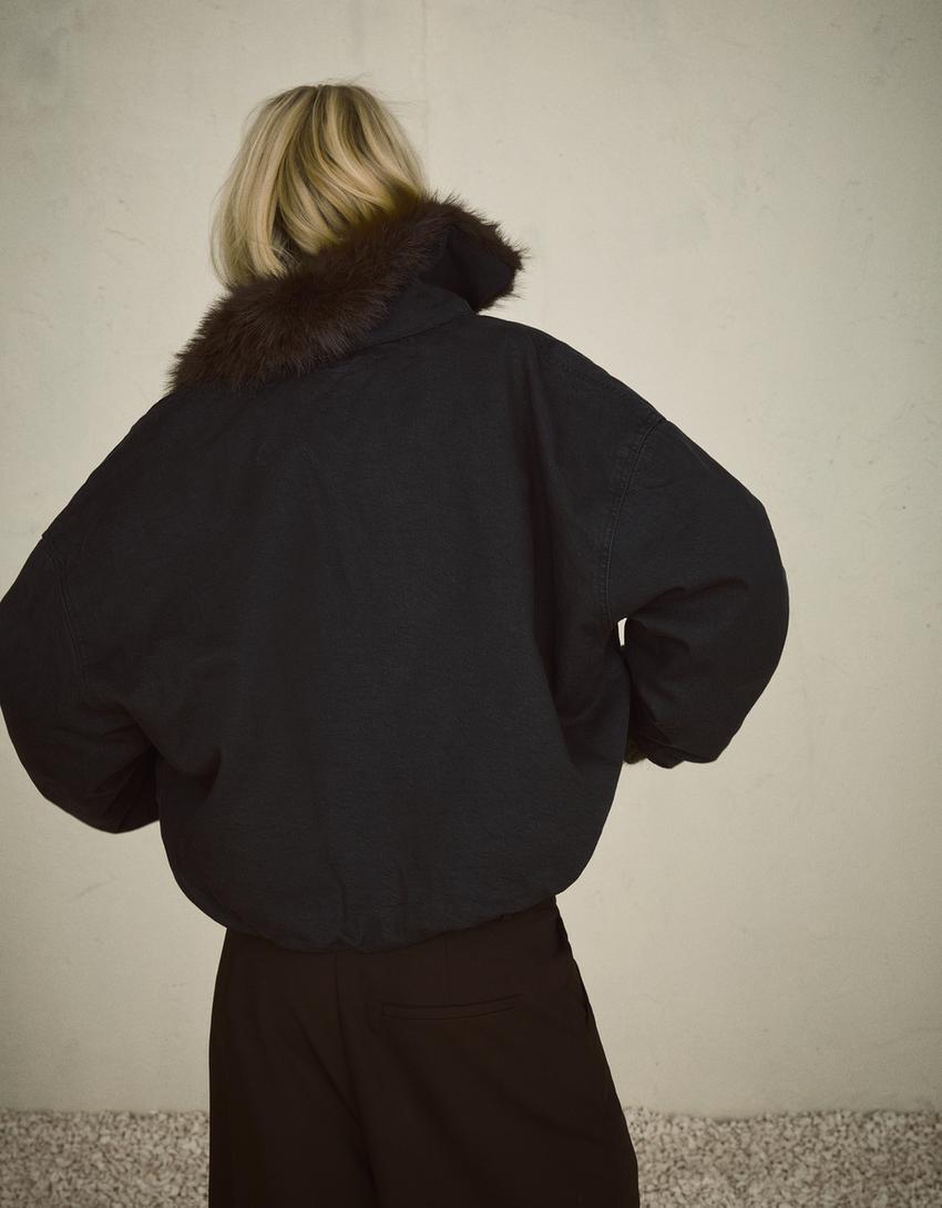 Jeansjacke mit Kunstfellkragen-Schwarz