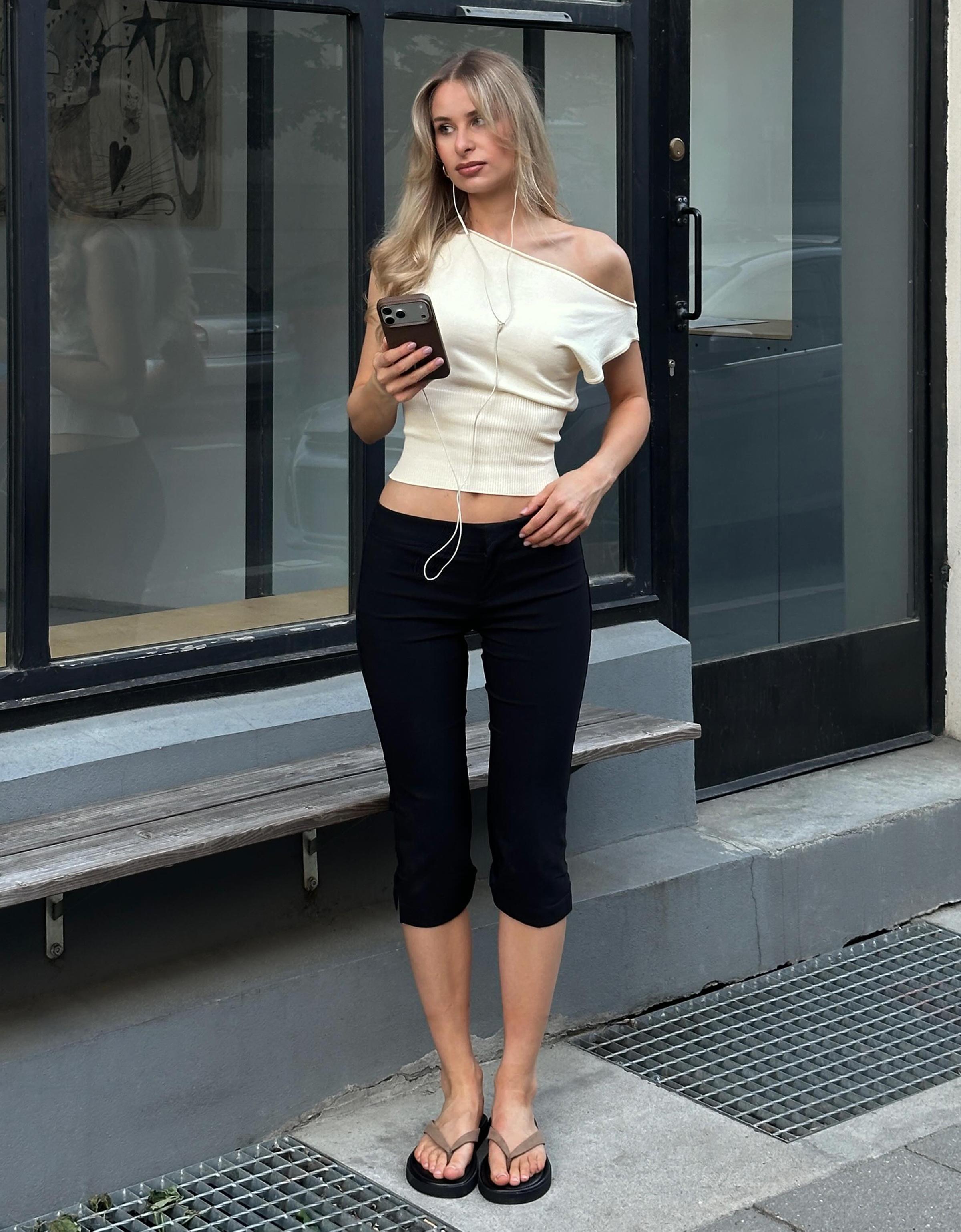 Capris with split hems — Black