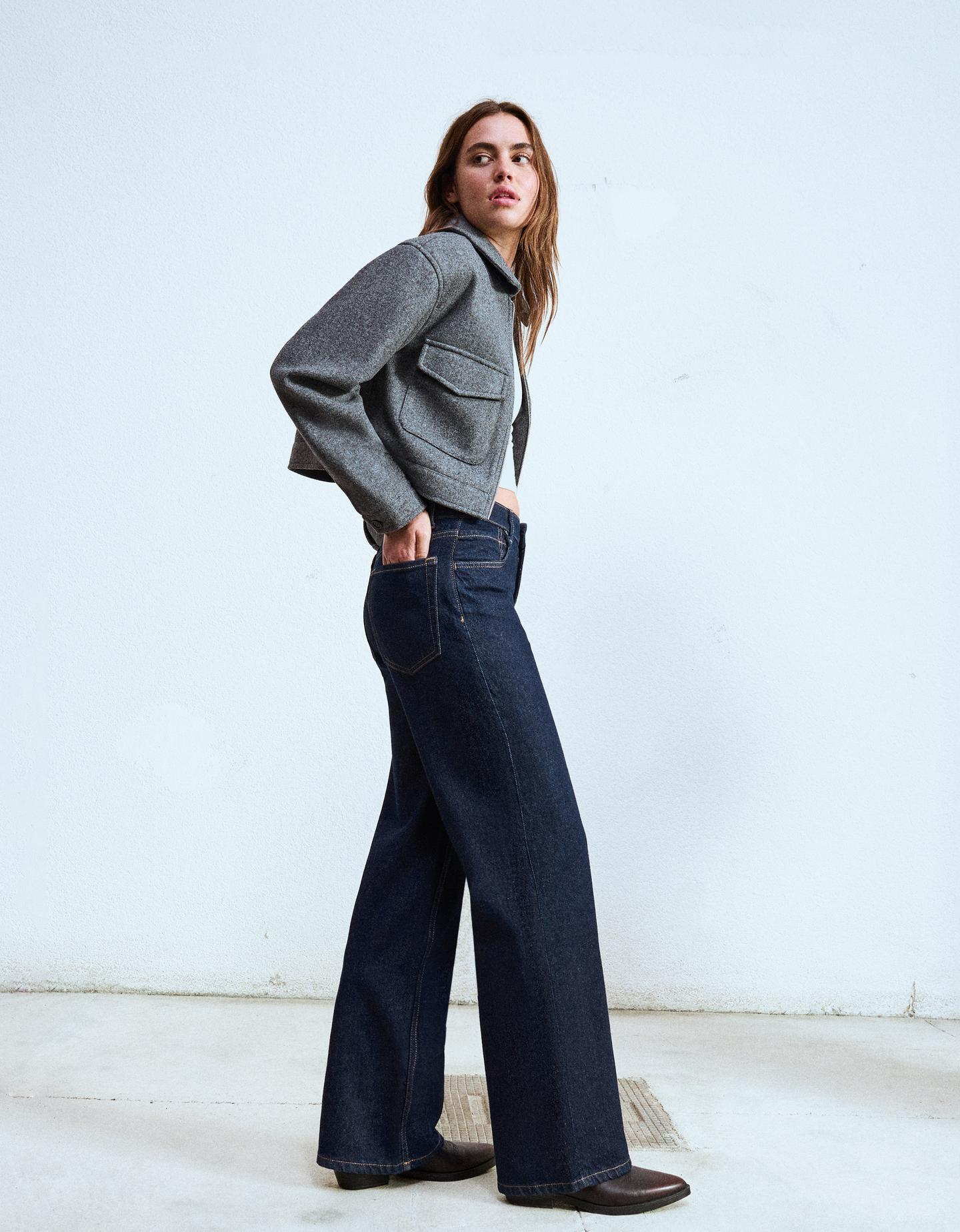Bershka jeansy o kroju wide leg straight niebieski