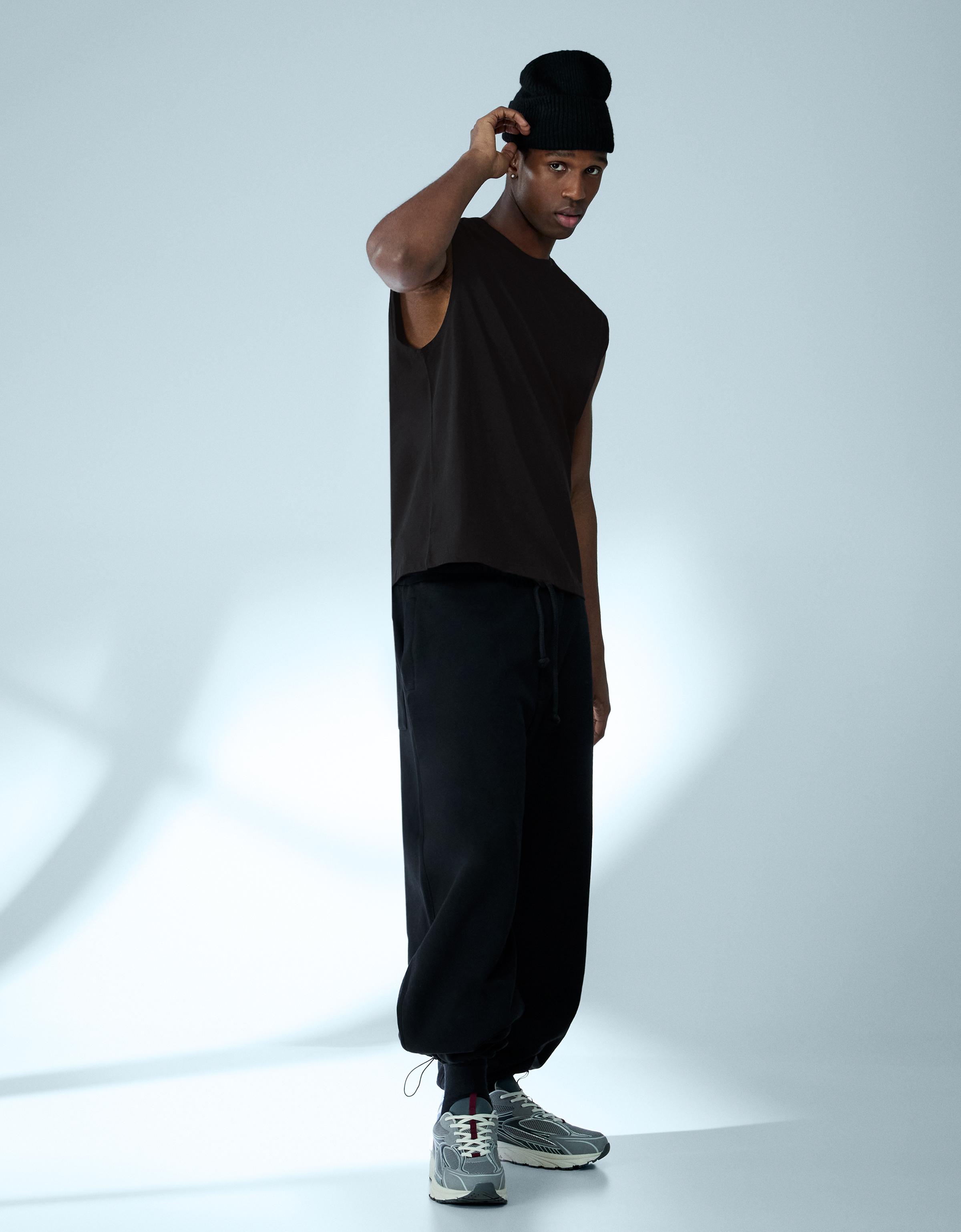 Sleeveless T-shirt — Black