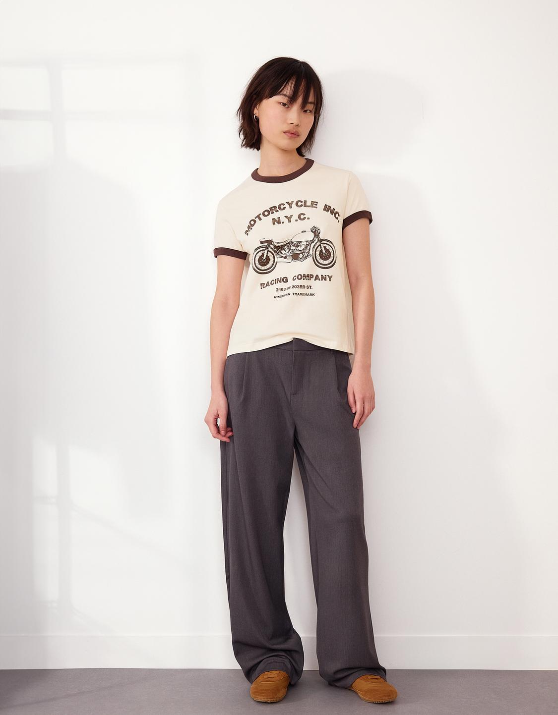 Short sleeve T-shirt with contrast print