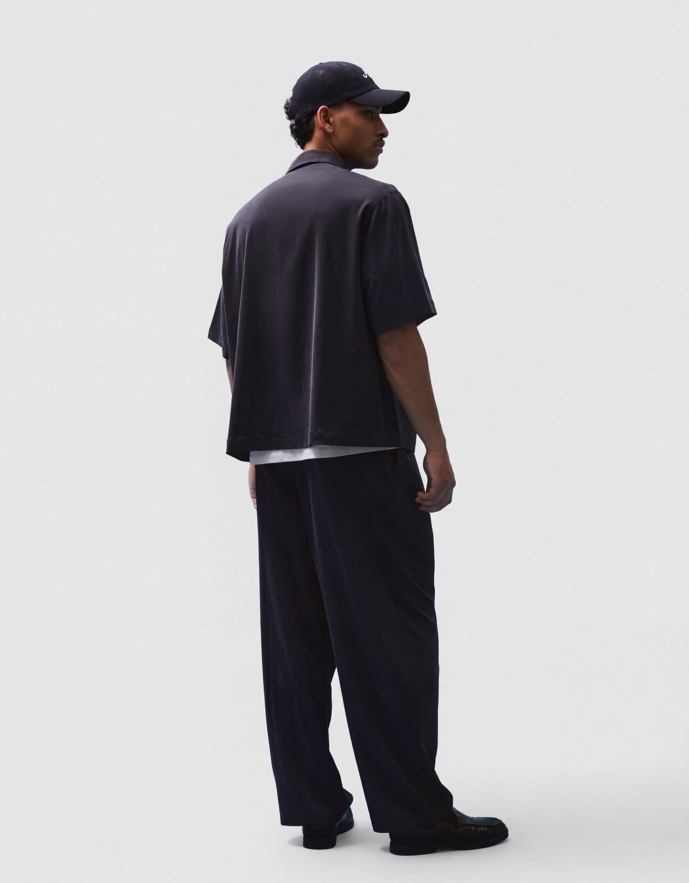 Kısa kollu boxy fit dökümlü gömlek - Görsel 19