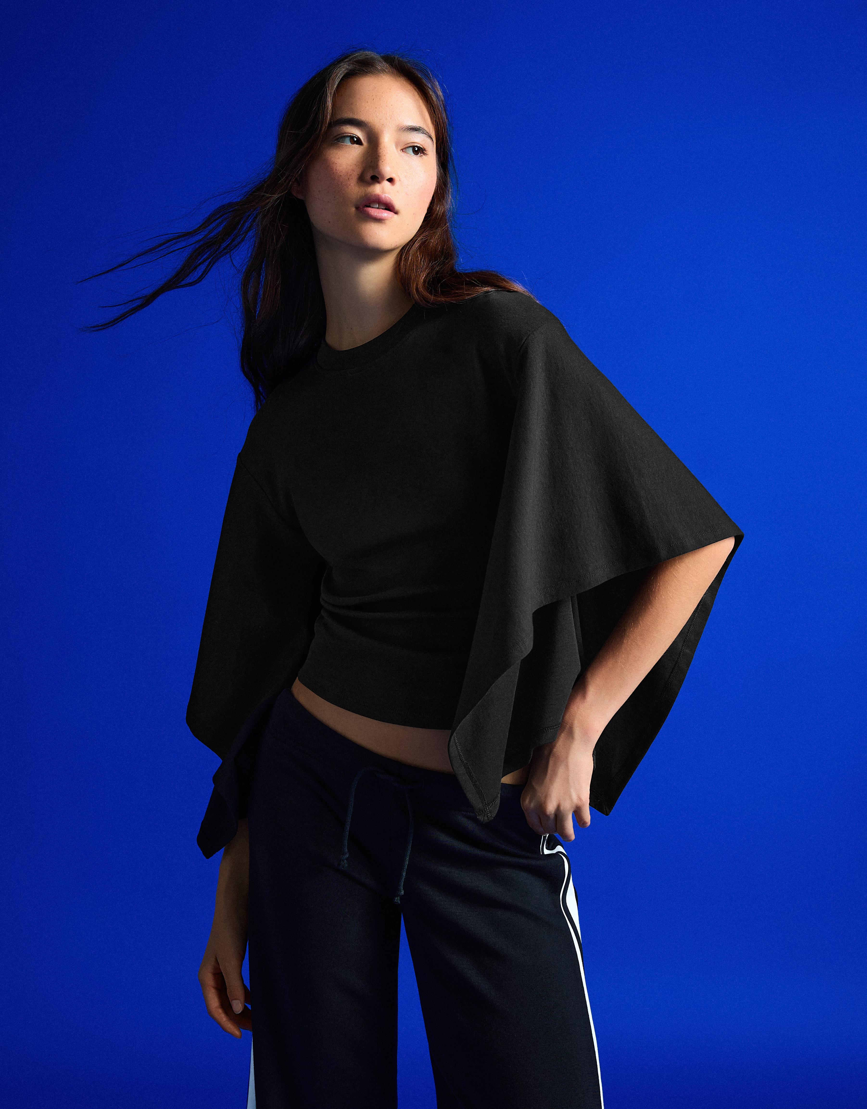 Short sleeve cape T-shirt — Black