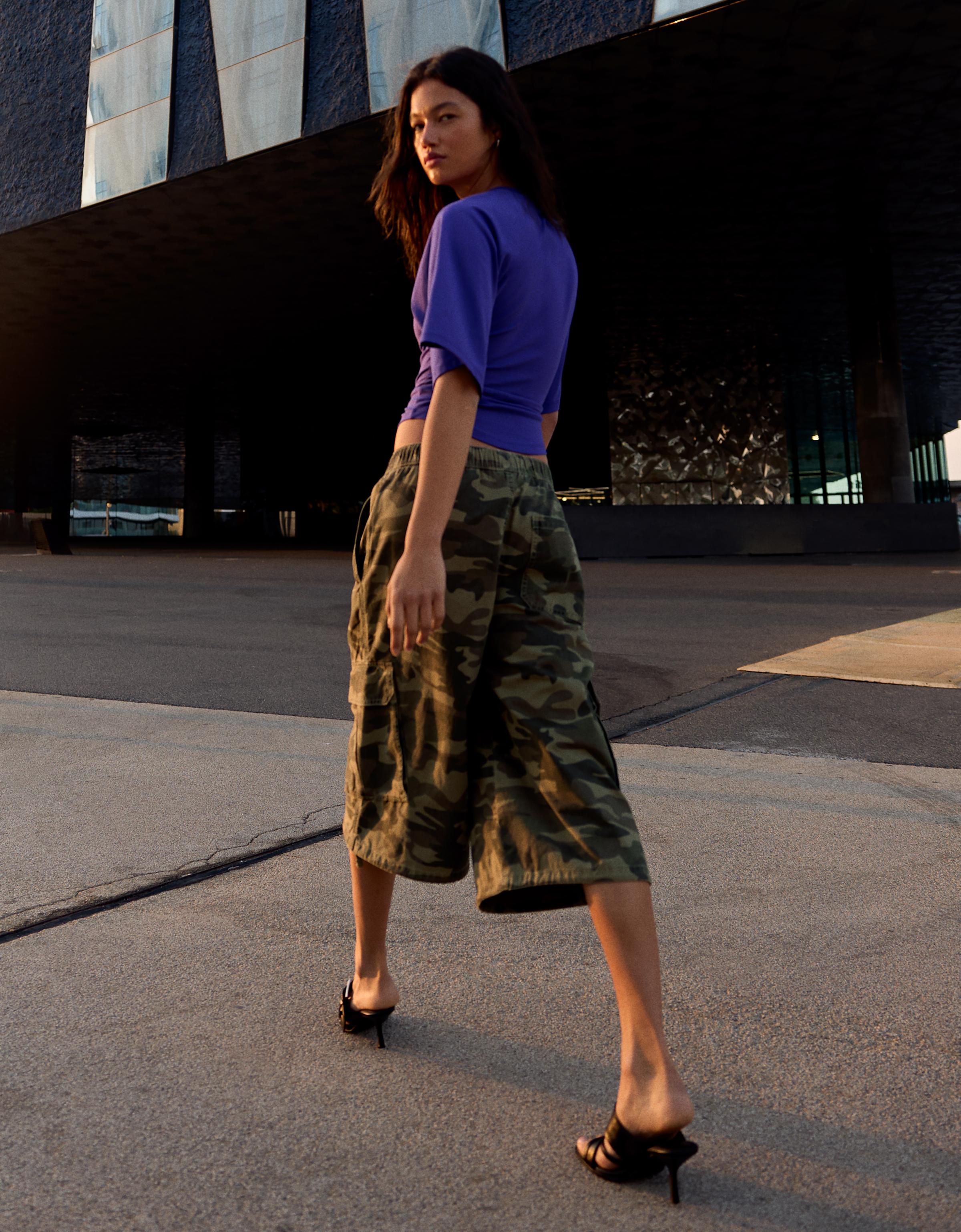 Printed cargo Bermuda shorts — Khaki