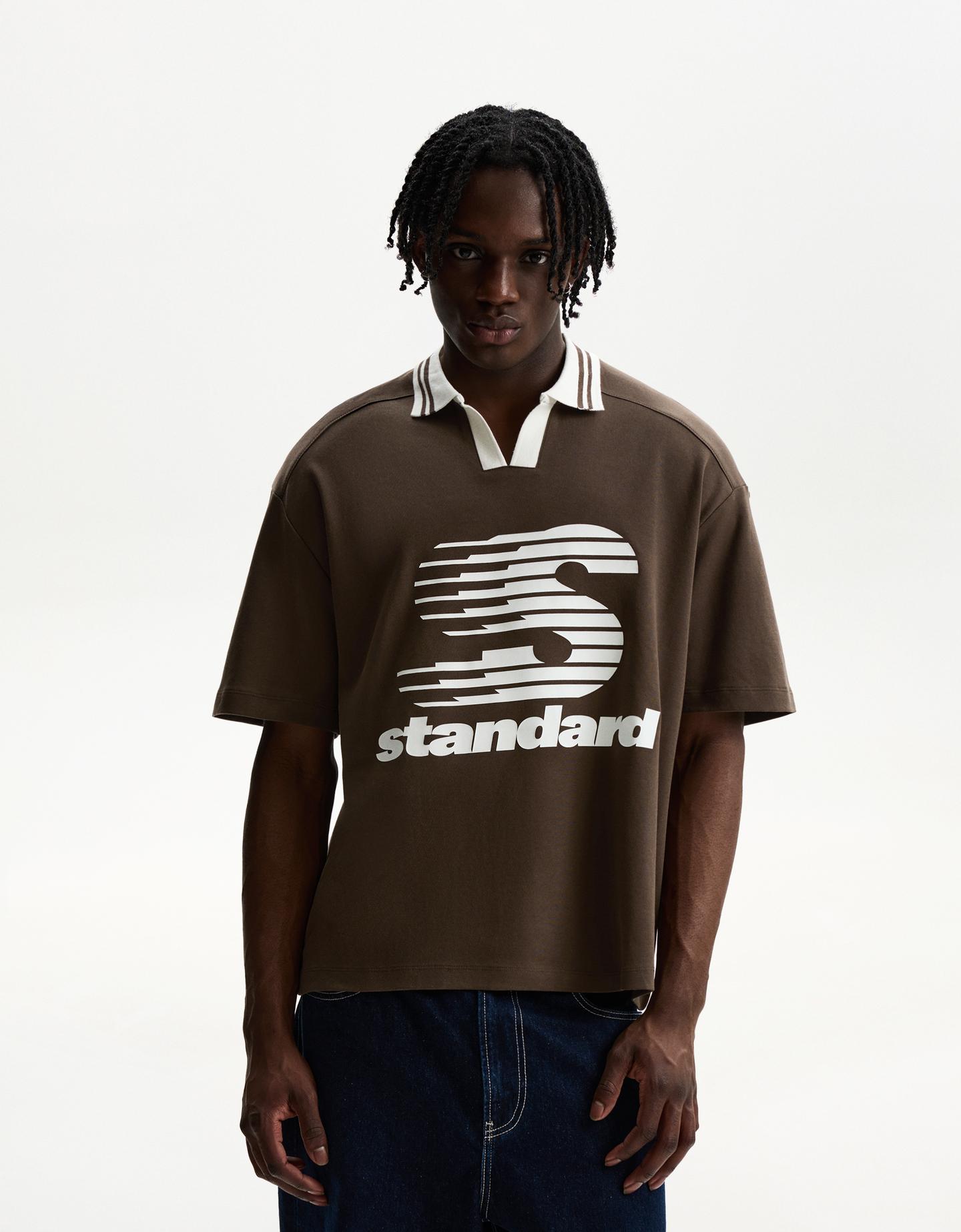 Bershka wzorzysta koszulka polo z krótkim rękawem brązowy