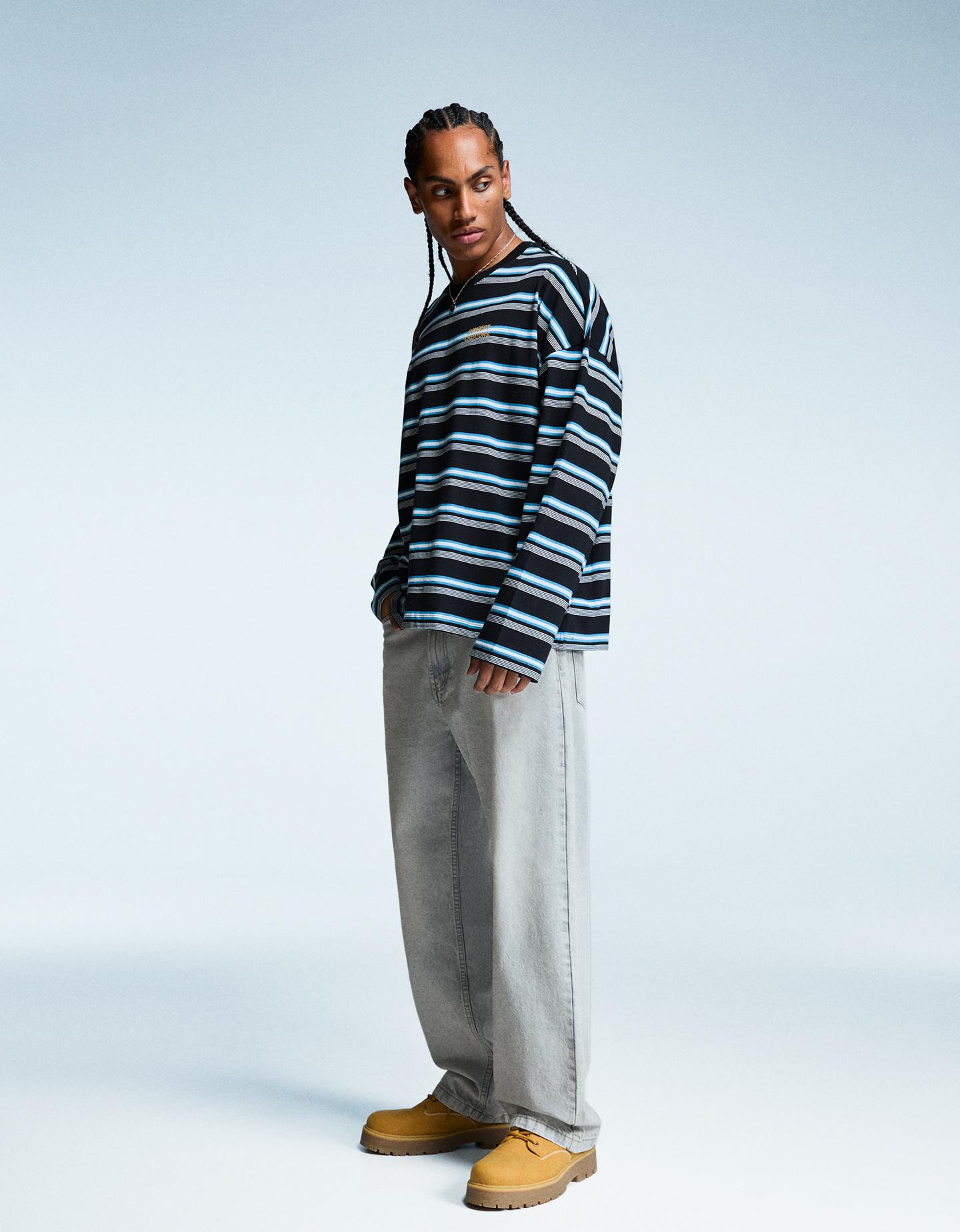 Bershka jeansy o kroju baggy jasnoniebieski