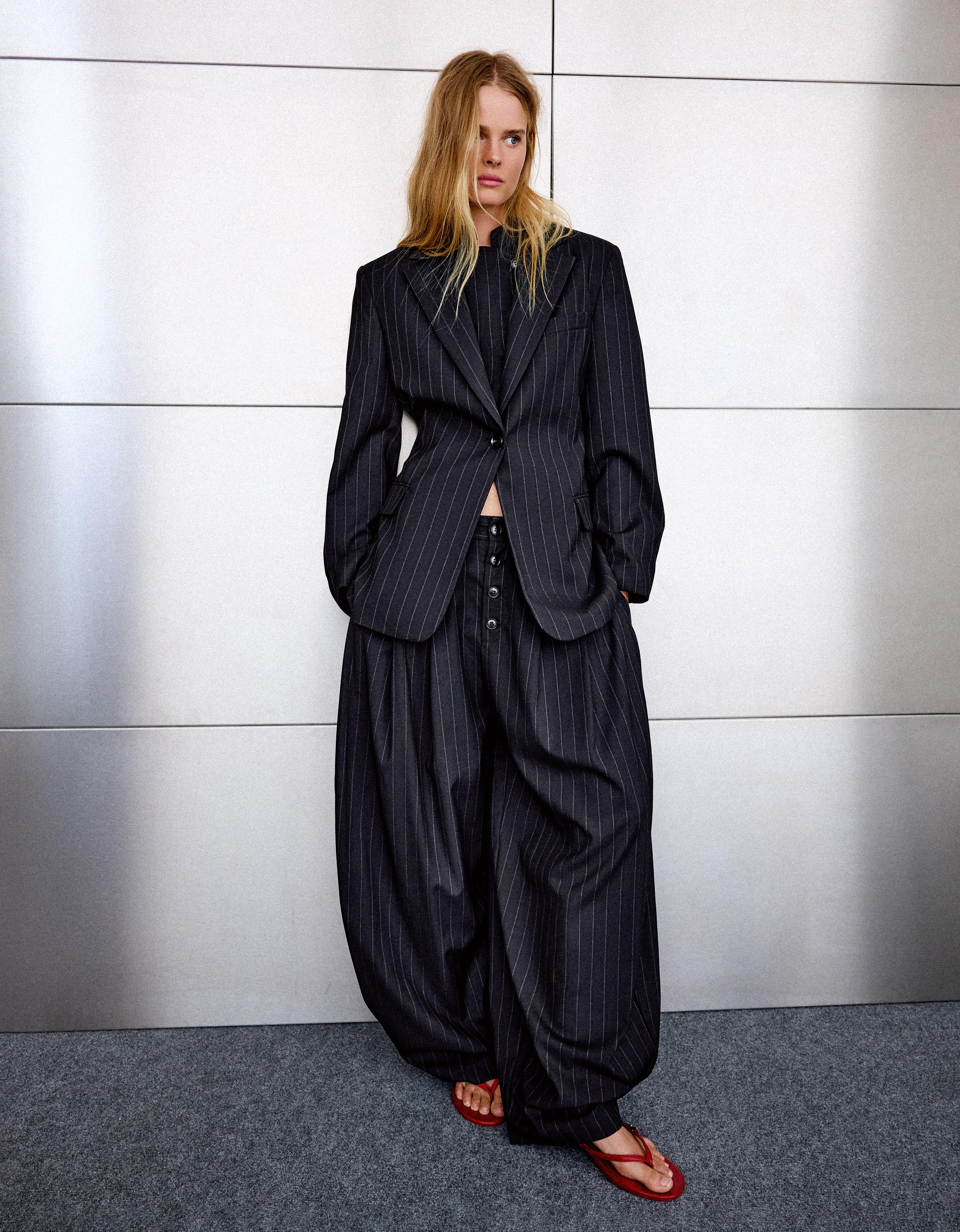 Fitted blazer with back buttons — Navy