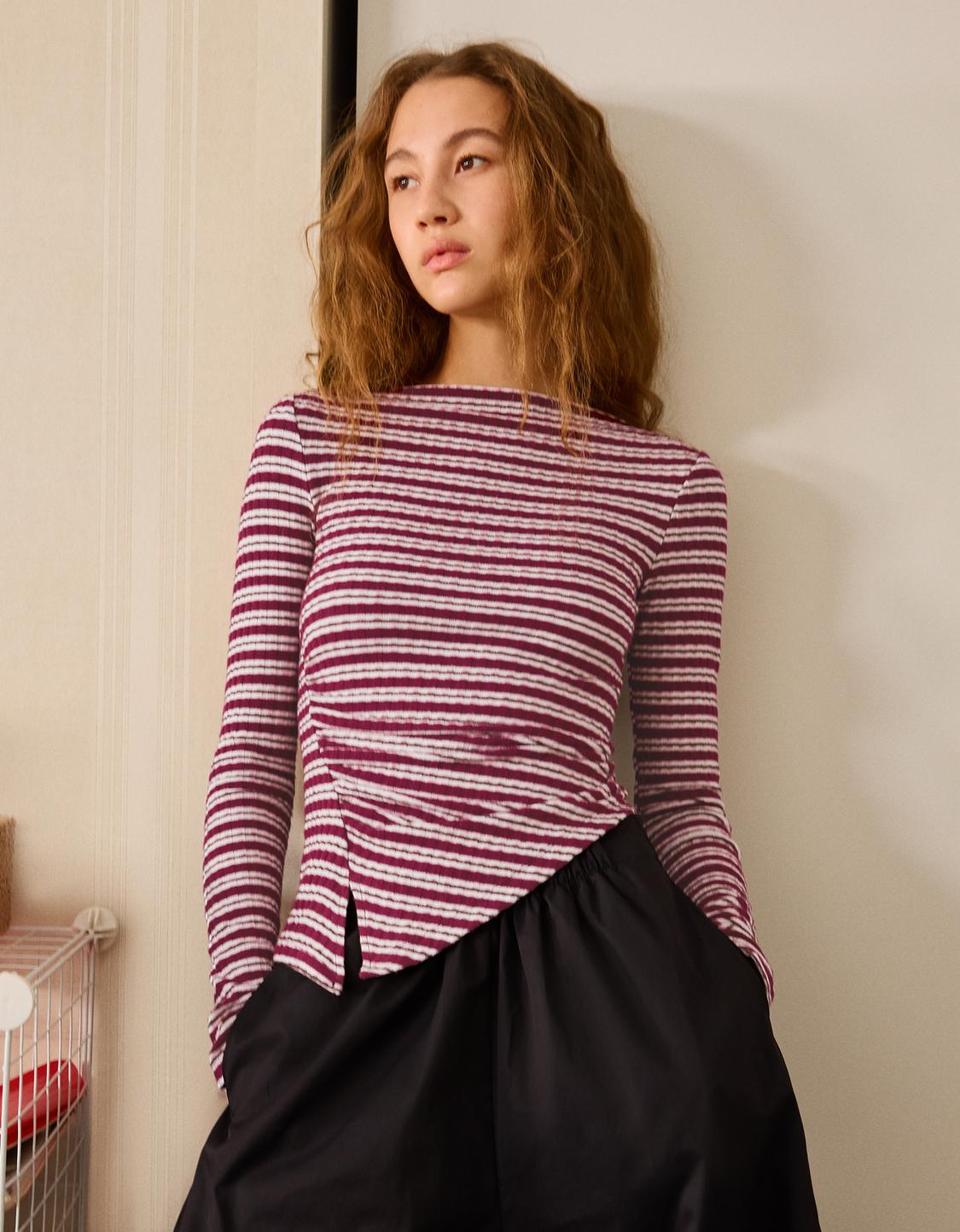 T-shirt à manches longues asymétrique