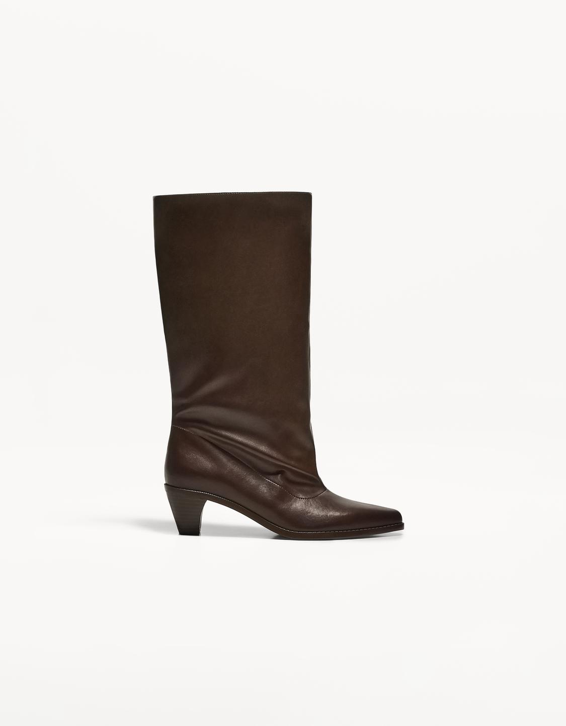 Absatzstiefel mit breitem Schaft