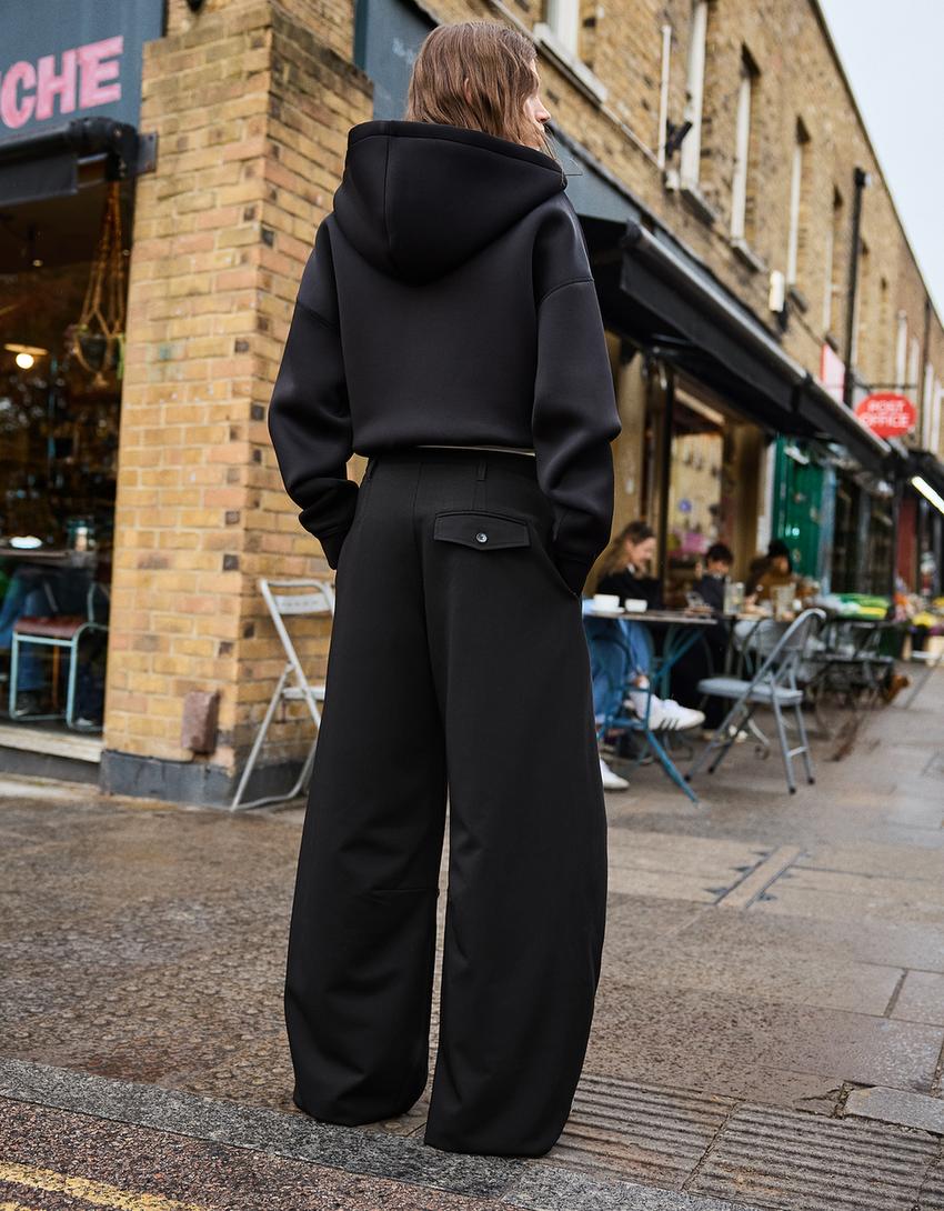 מכנסי barrel עם קפלים-שחור