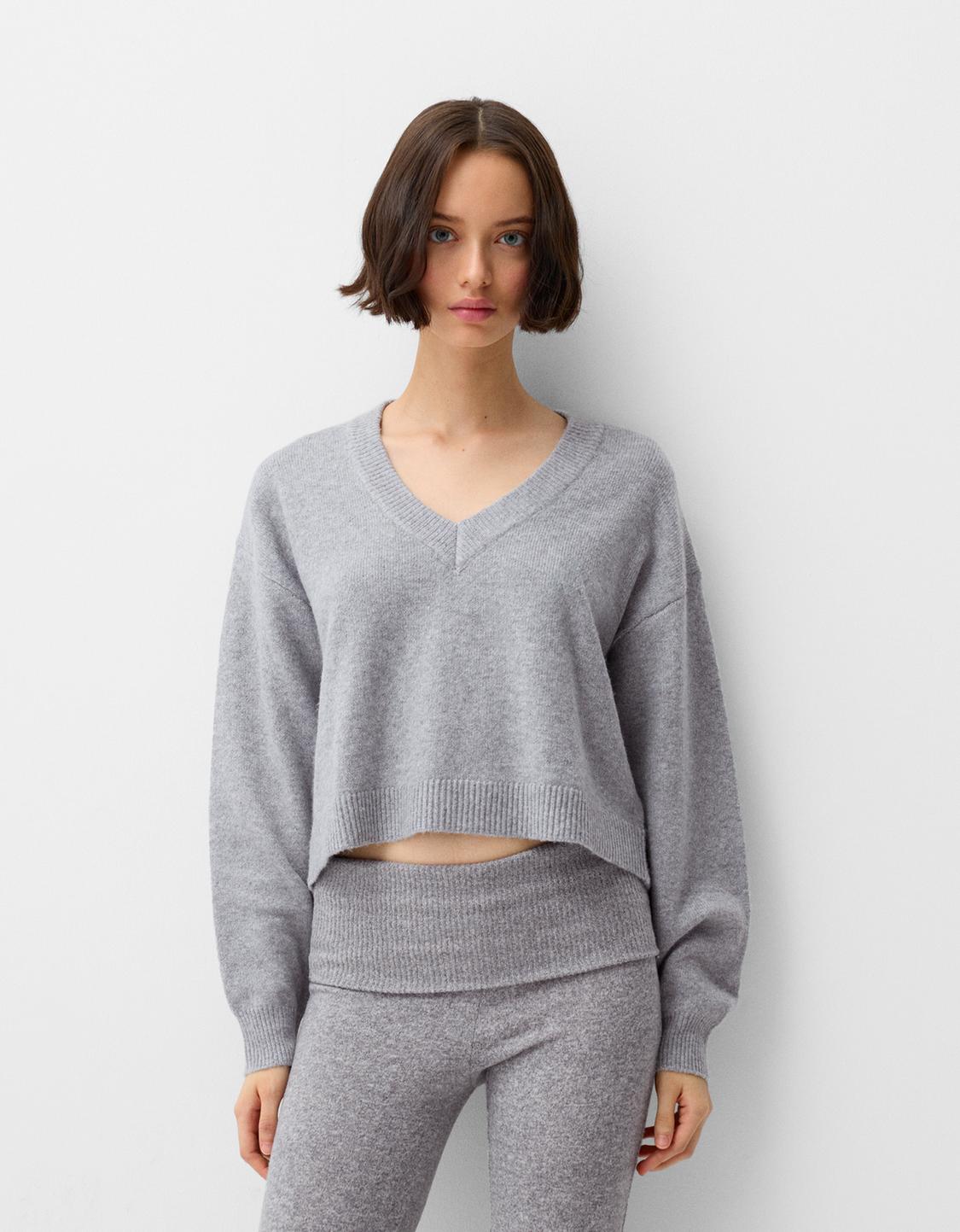 Cropped V-neck sweater