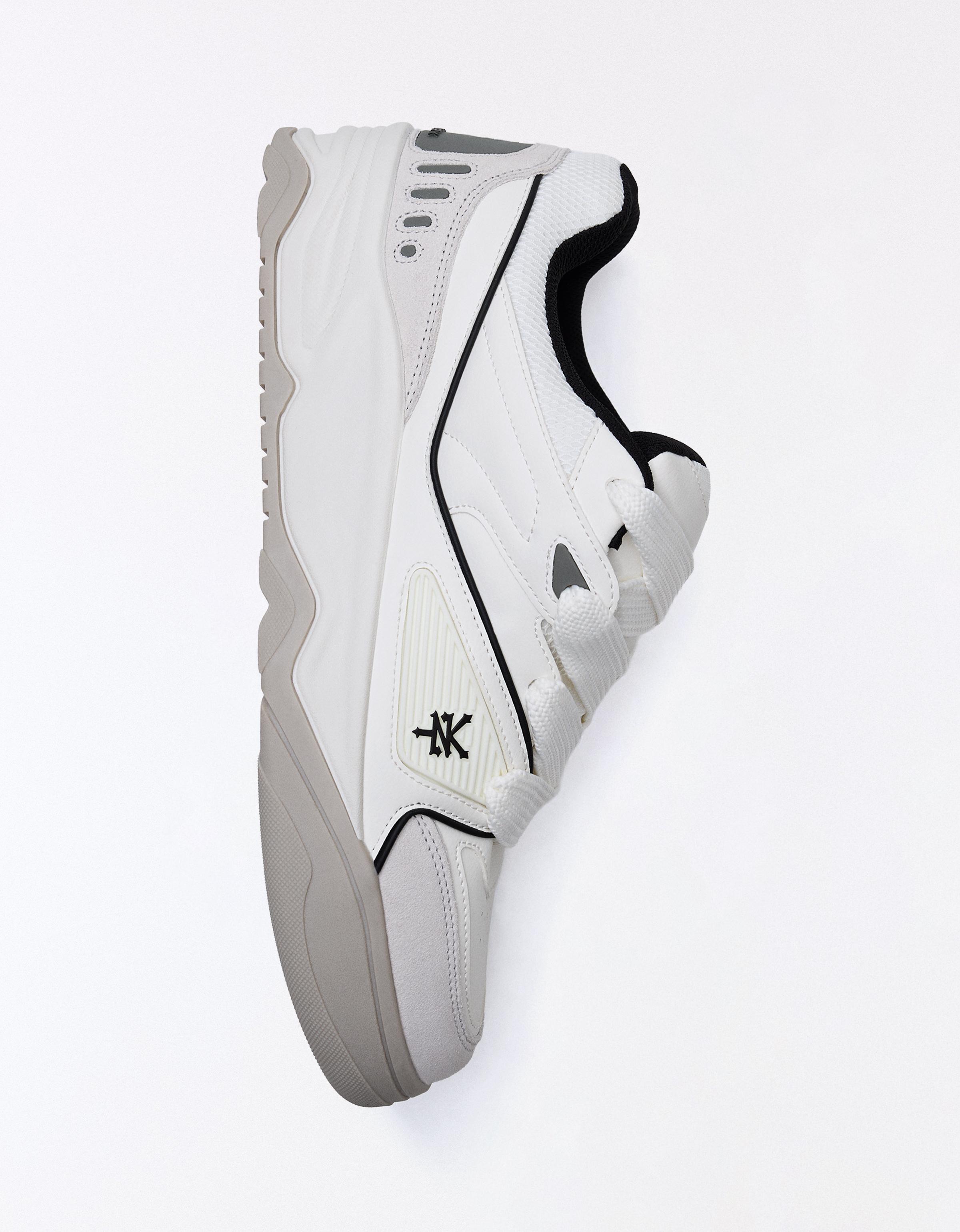 ZOO YORK SKATE TRAINERS — WHITE