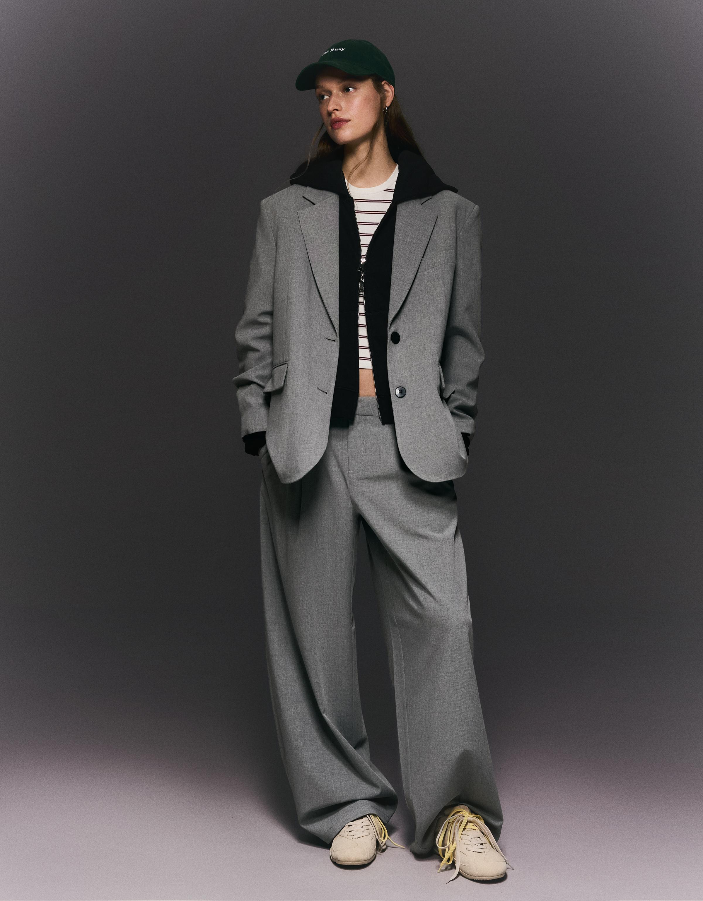 Thumbnail - Bershka Voluminöse Hose Aus Doppeltem Stoff Damen 36 Grau