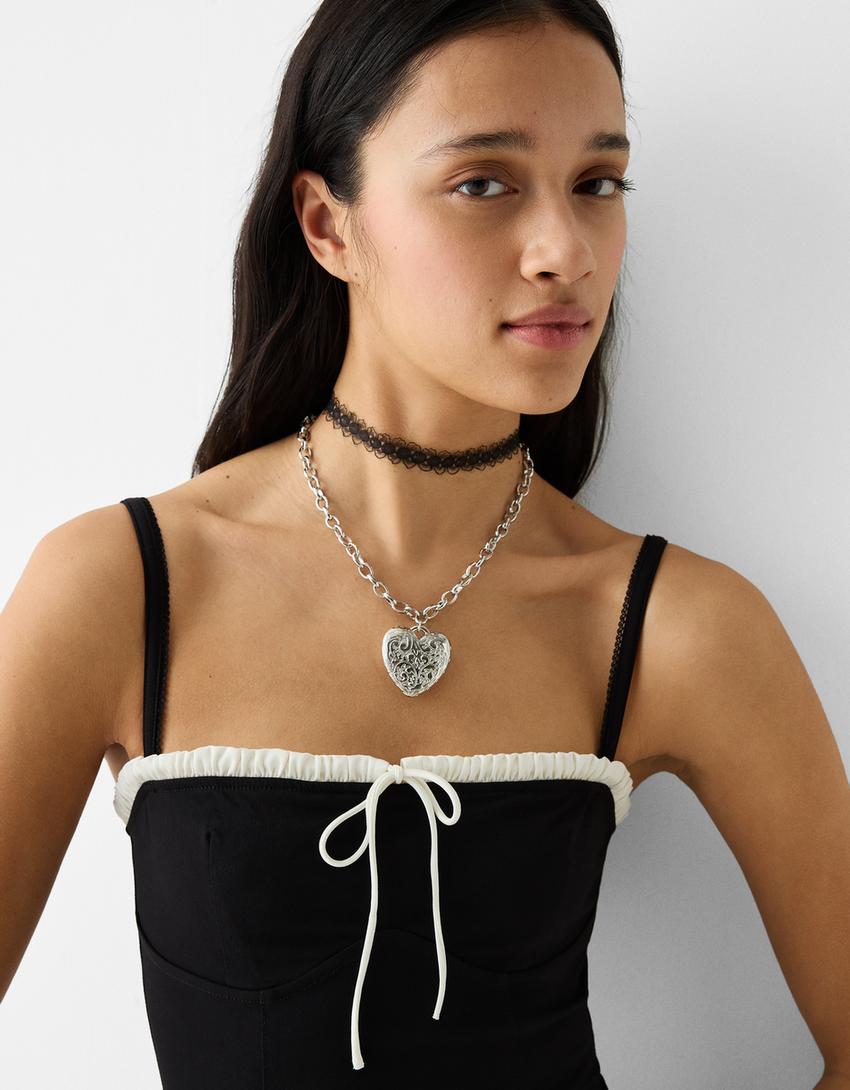 طقم من 2 عقود شوكر بدانتيل وقلب منقوش-فضي-3