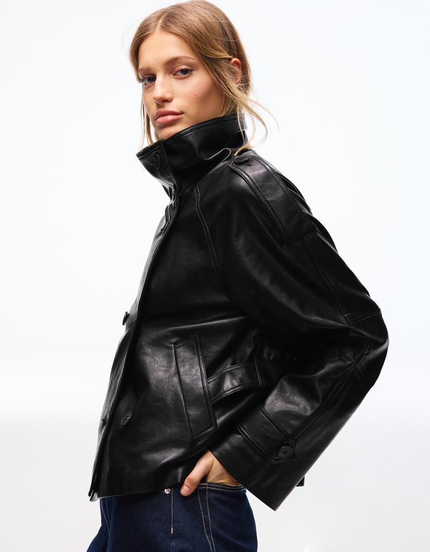 Kurzer Trenchcoat in Lederoptik-Schwarz