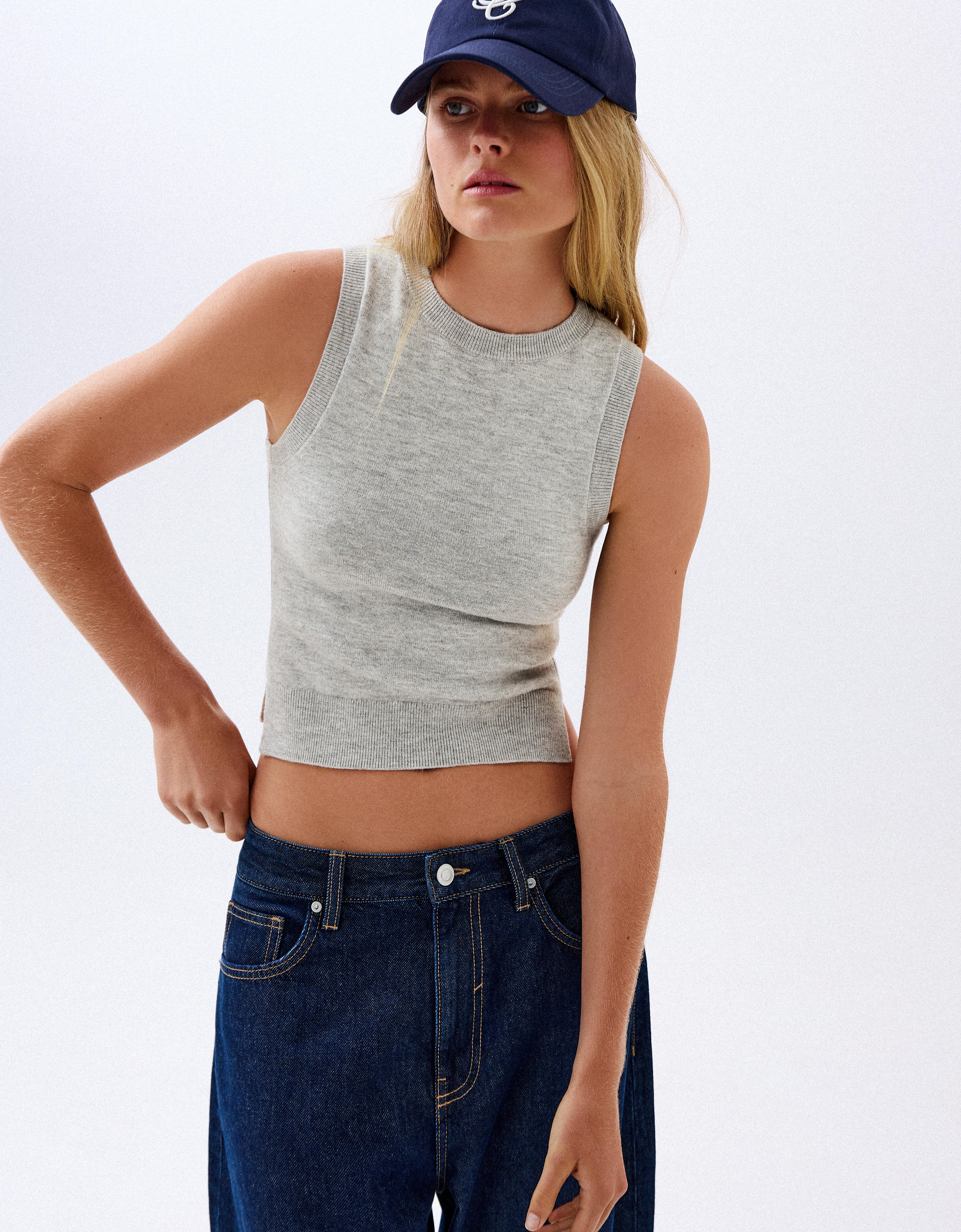 Sleeveless knit top — Grey