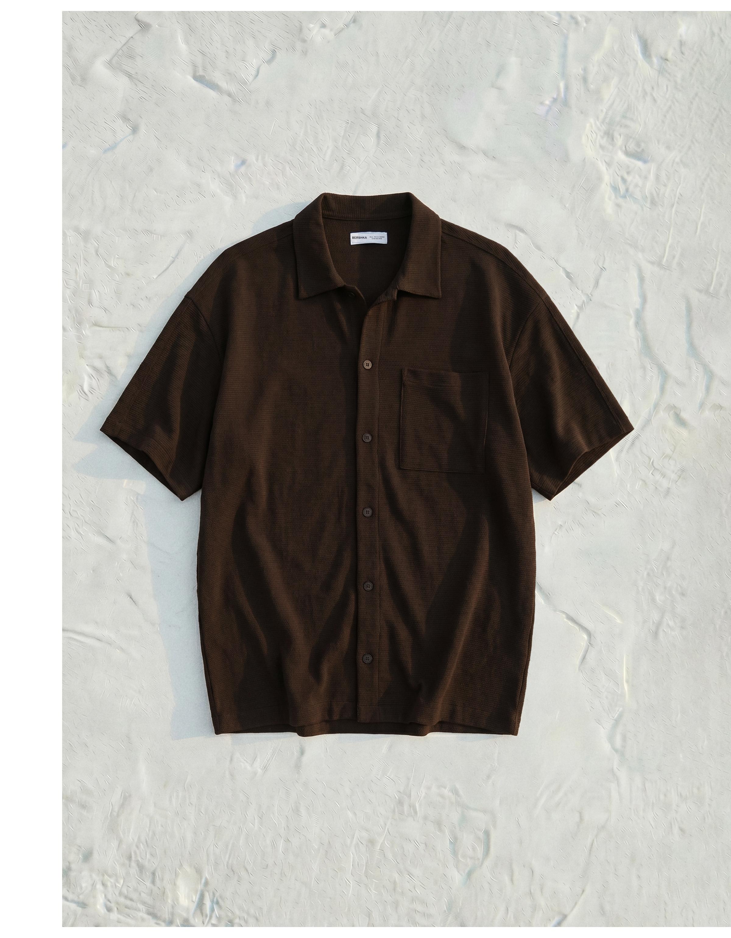 Pleated short sleeve boxy shirt — Brown