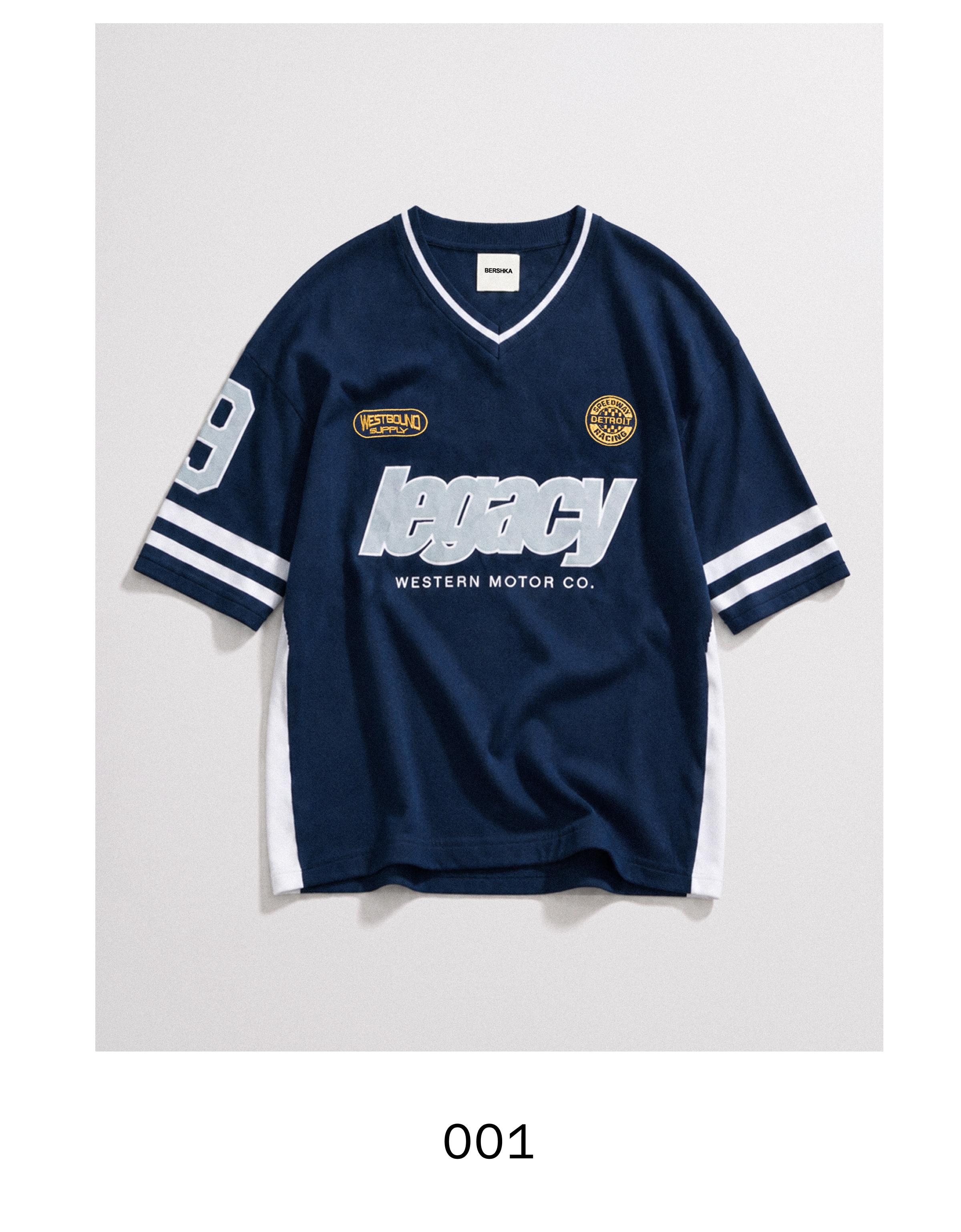 Printed V-neck T-shirt — Navy