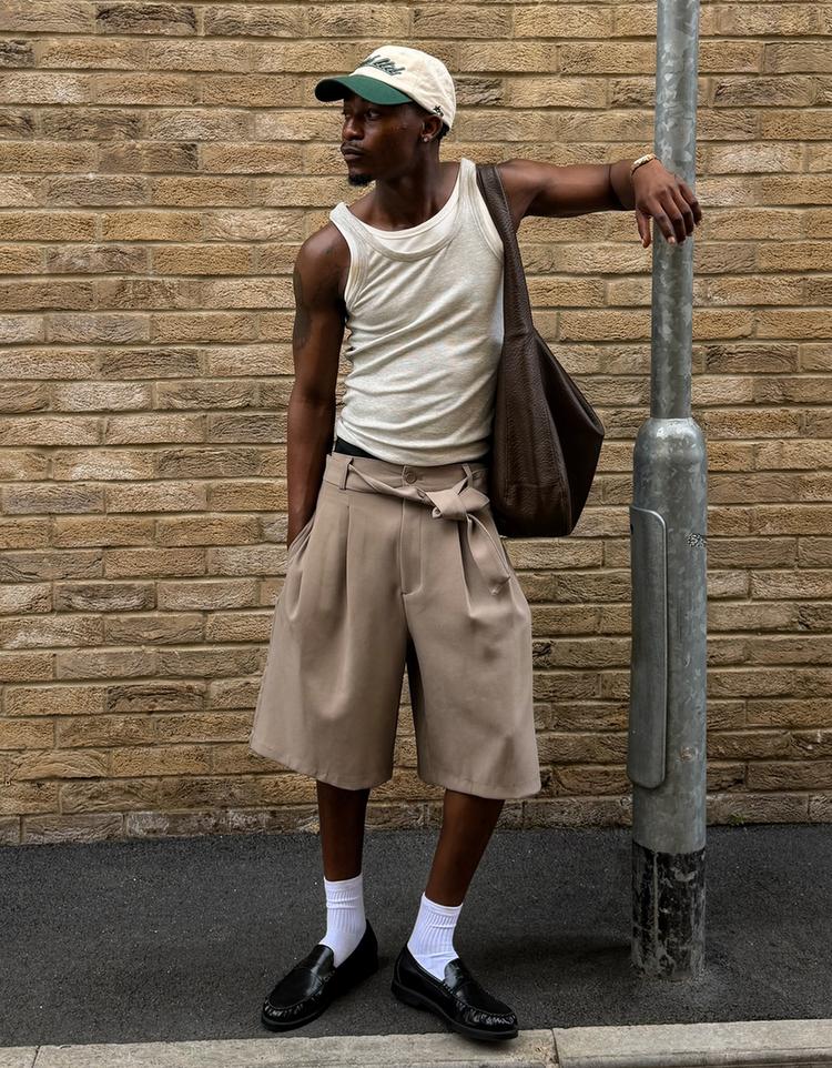 Wide-leg Bermuda shorts with belt — Sand