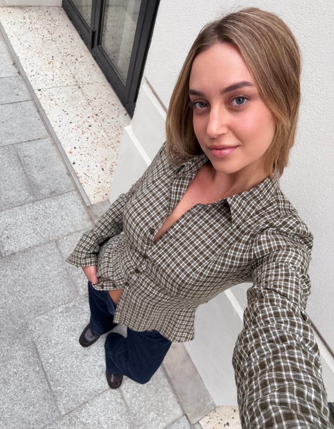 Camisa màniga de campana entallada