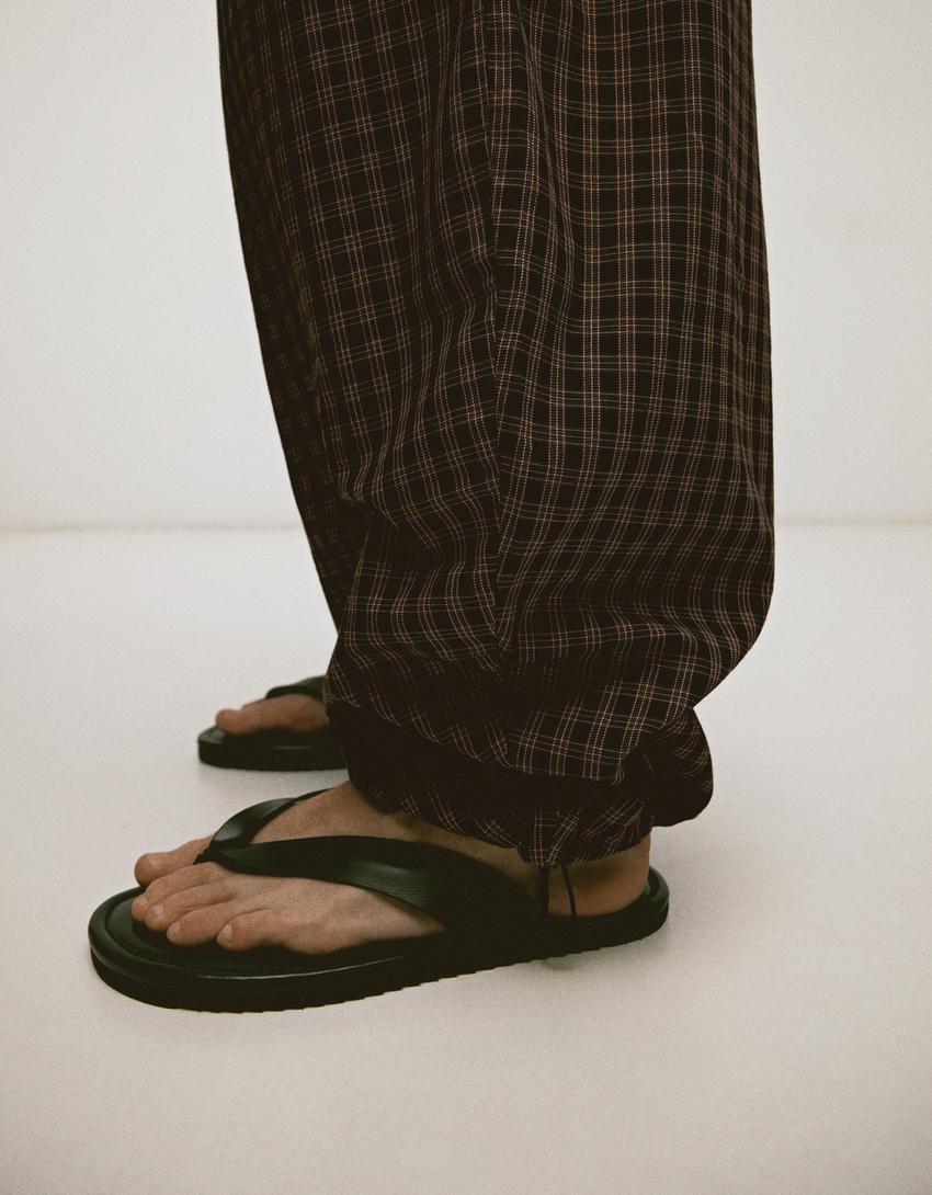 Pantalón jogger cuadros-Negro
