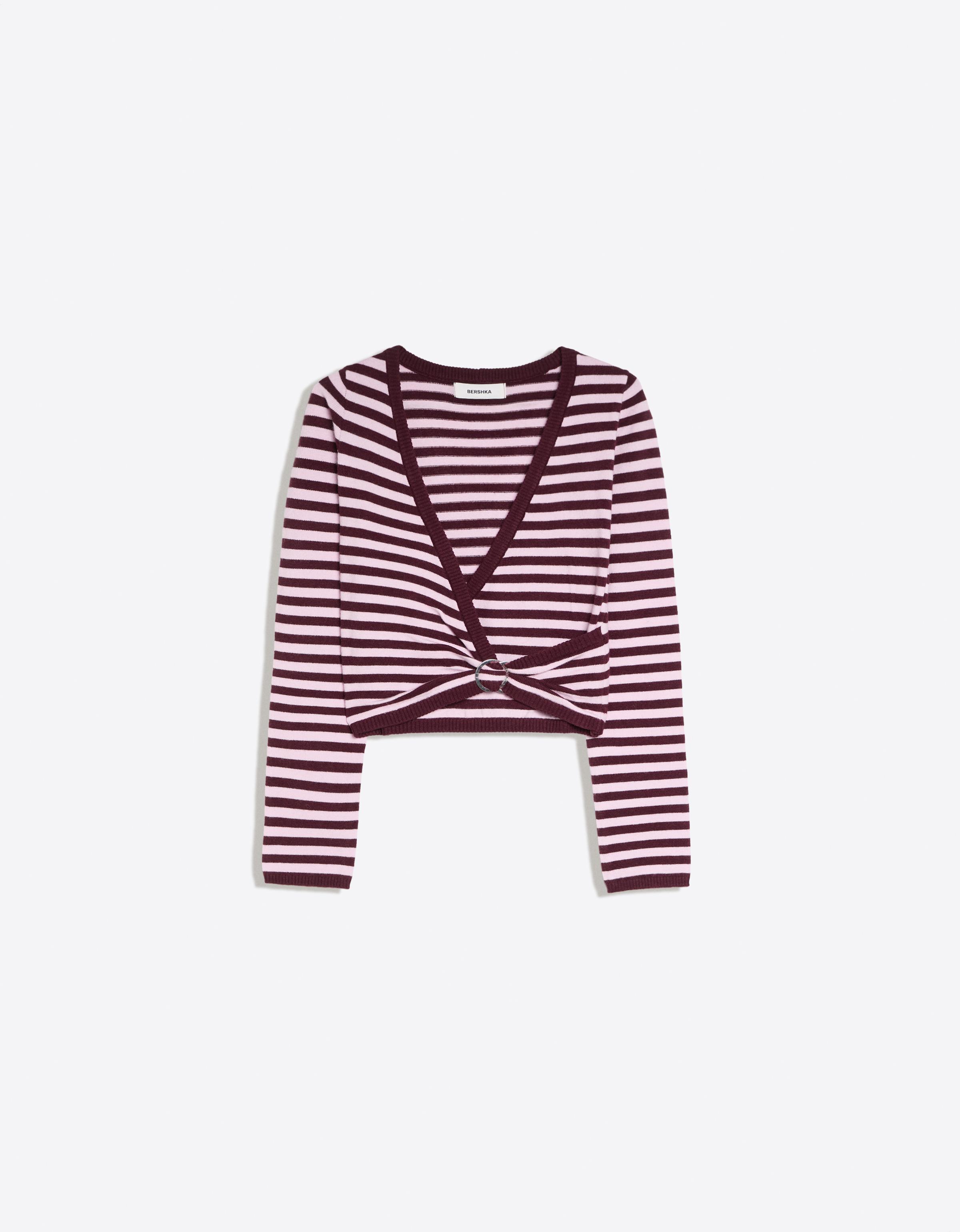 V-neck jumper with buckle