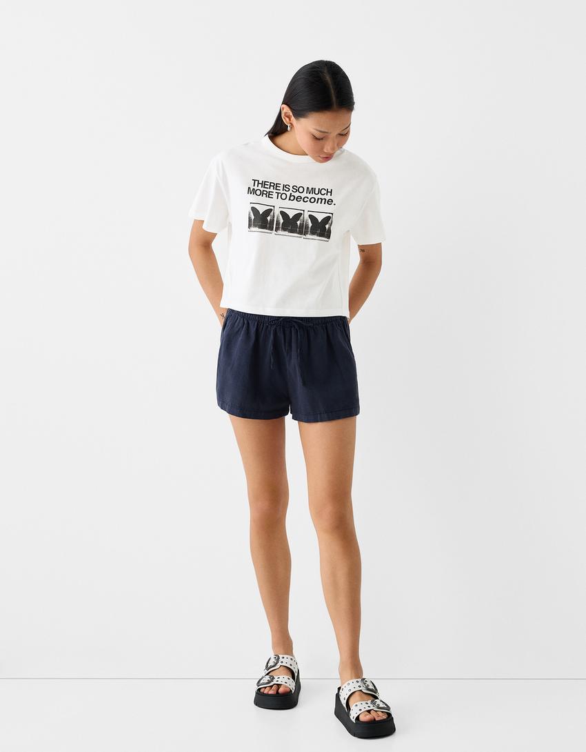 تيشرت قصير بأكمام قصيرة وطبعة-أبيض مطفي-3