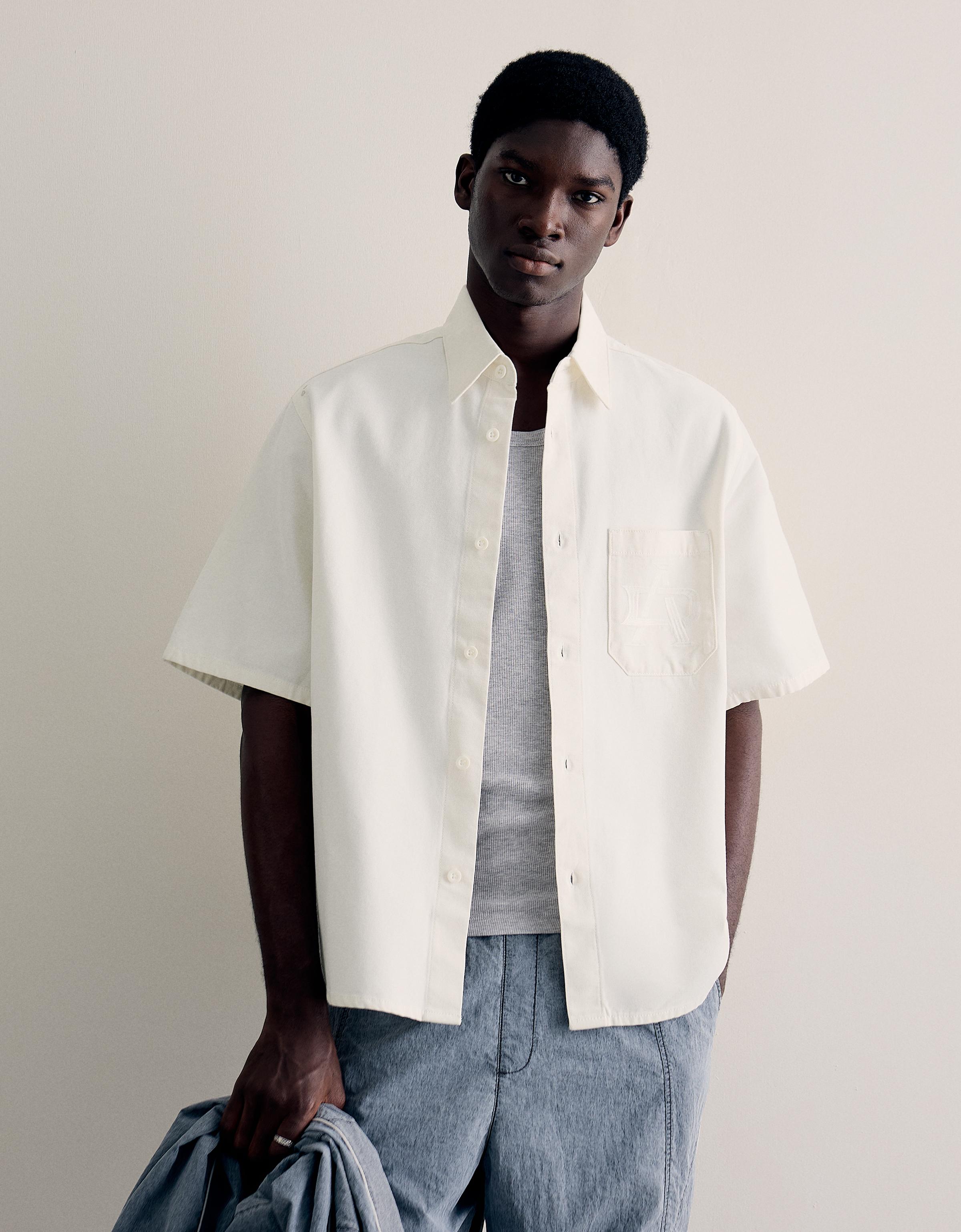 Embroidered short sleeve boxy fit shirt - Shirts - Men | Bershka