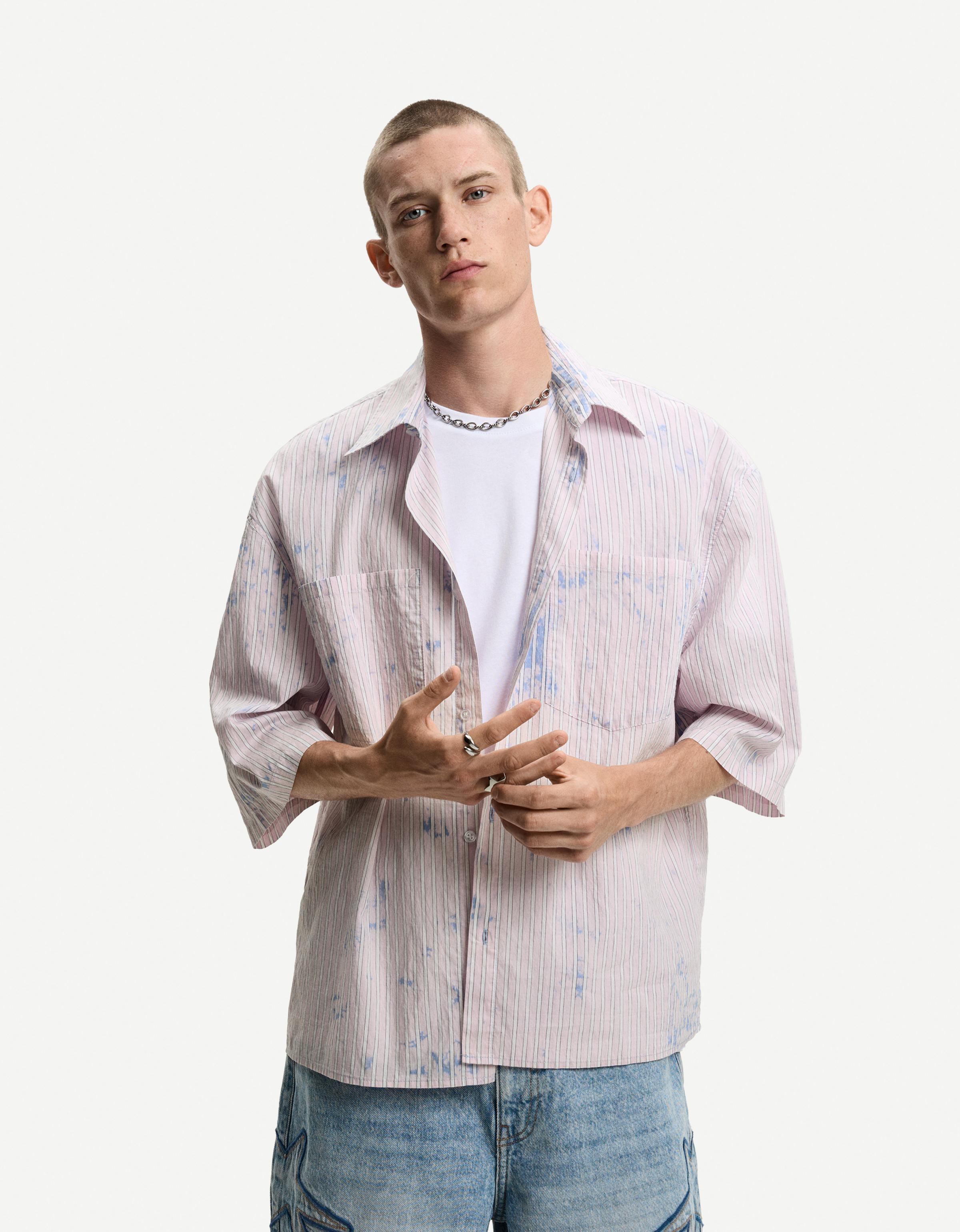 Bershka Oversize-Hemd Mit Kurzen Ärmeln, Gebleicht, Mit Streifen Herren S Rosa