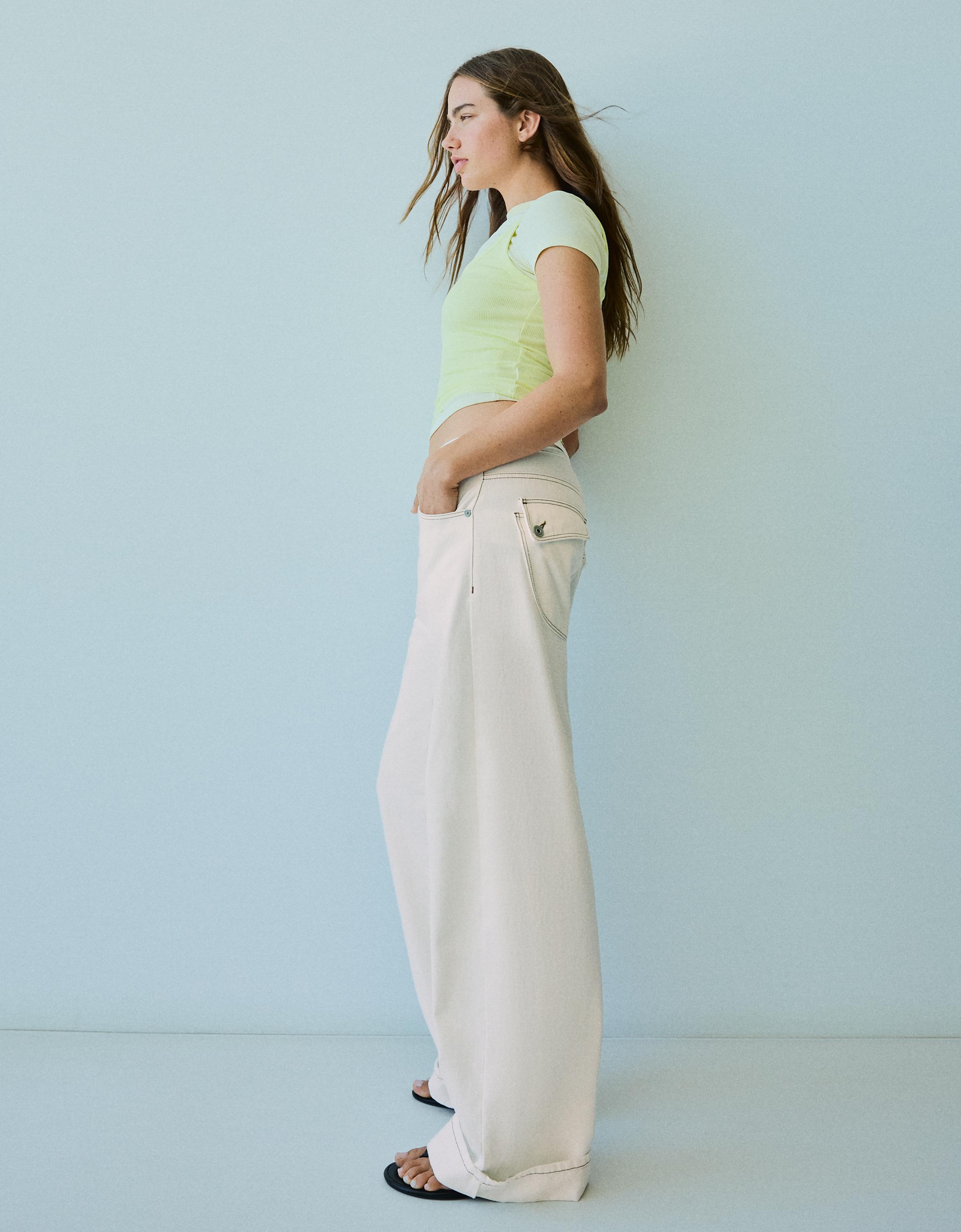 Ripped balloon fit jeans with back buckle — Cream