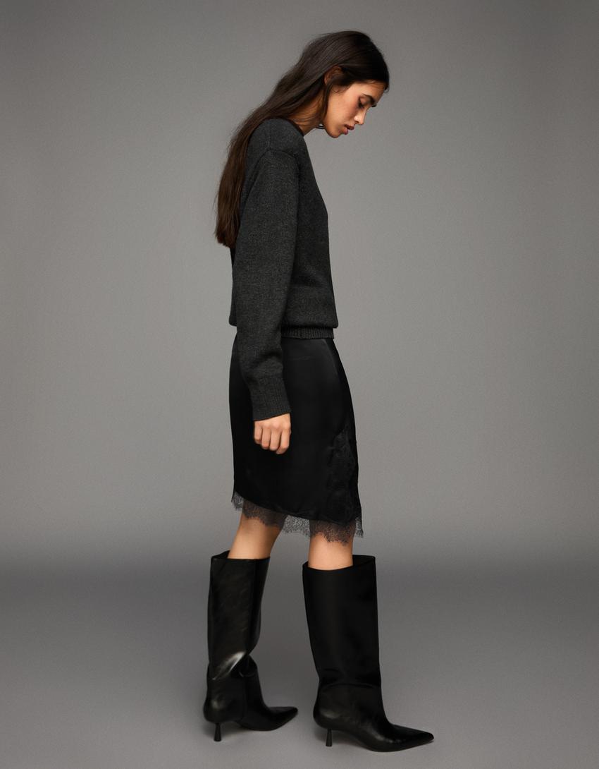 Minissaia de cetim e renda-Preto