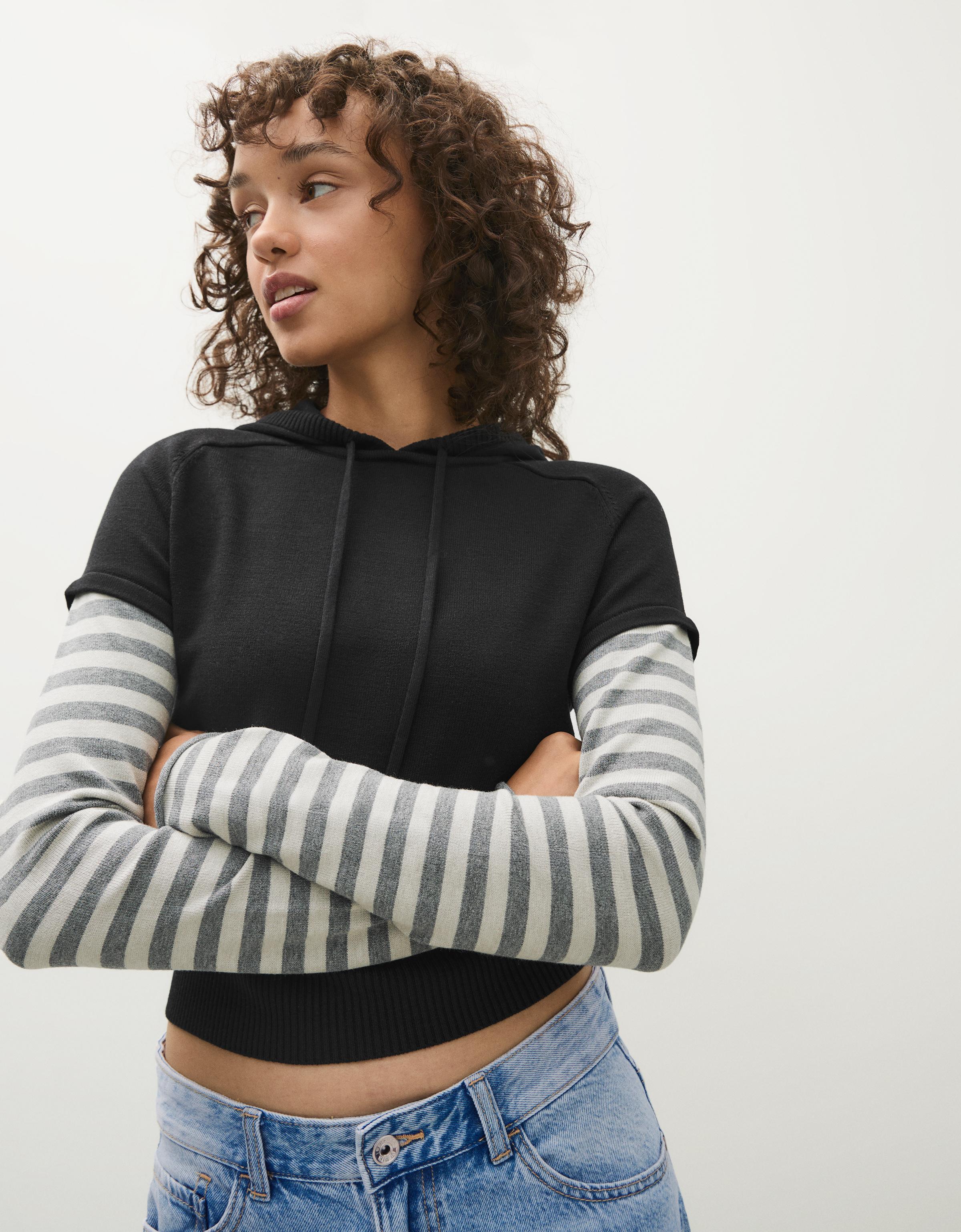 Hooded sweater with contrast sleeves — Black