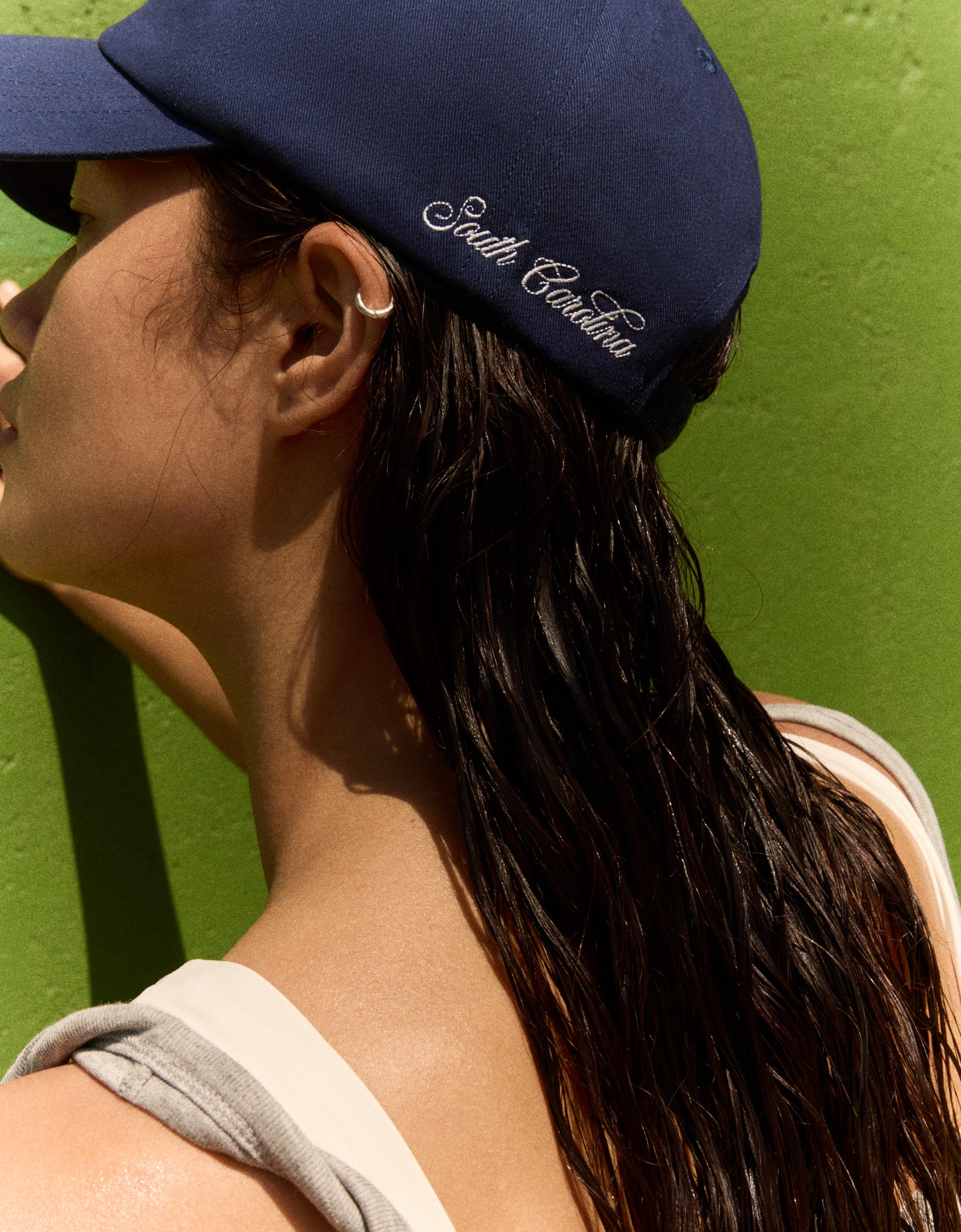 Embroidered cap — Navy
