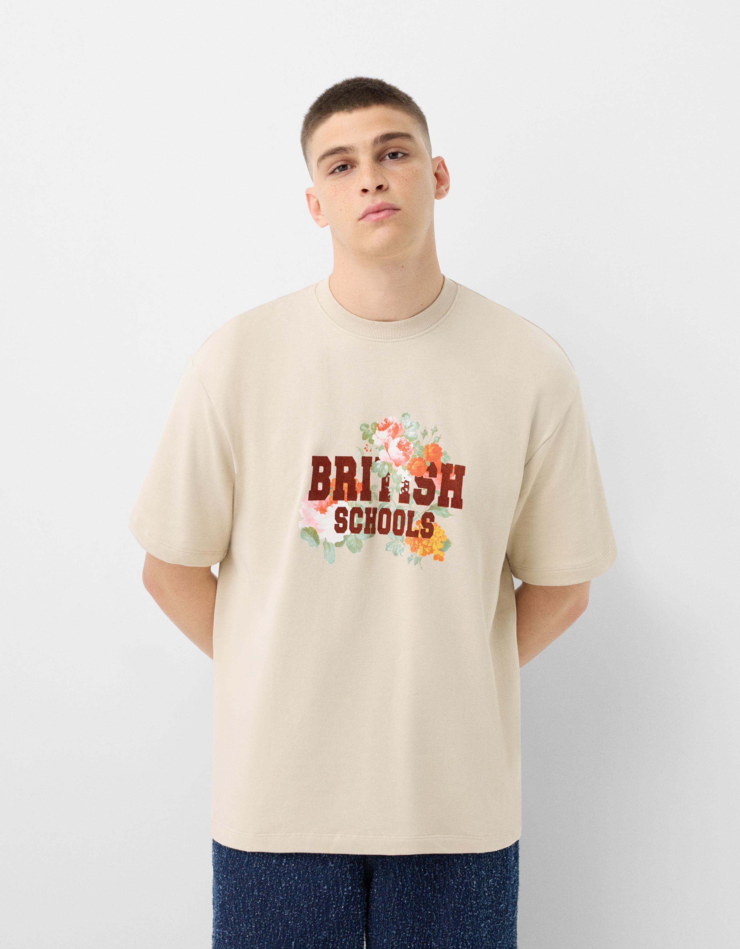 Bershka T-Shirt Aus Plüsch Im Relaxed-Fit Mit Kurzen Ärmeln Und Print Herren S Camel