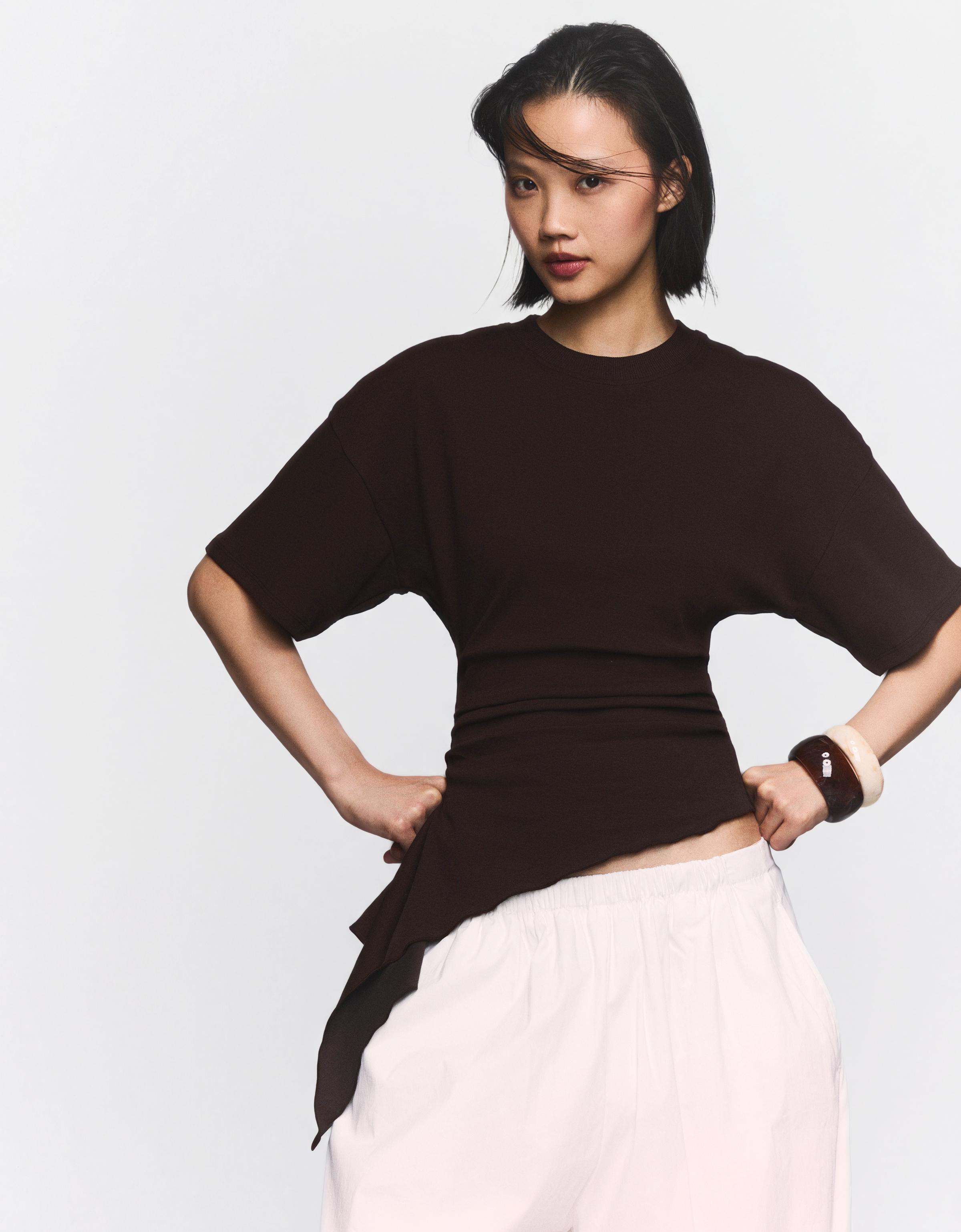 Kısa kollu büzgülü tişört - Görsel 26