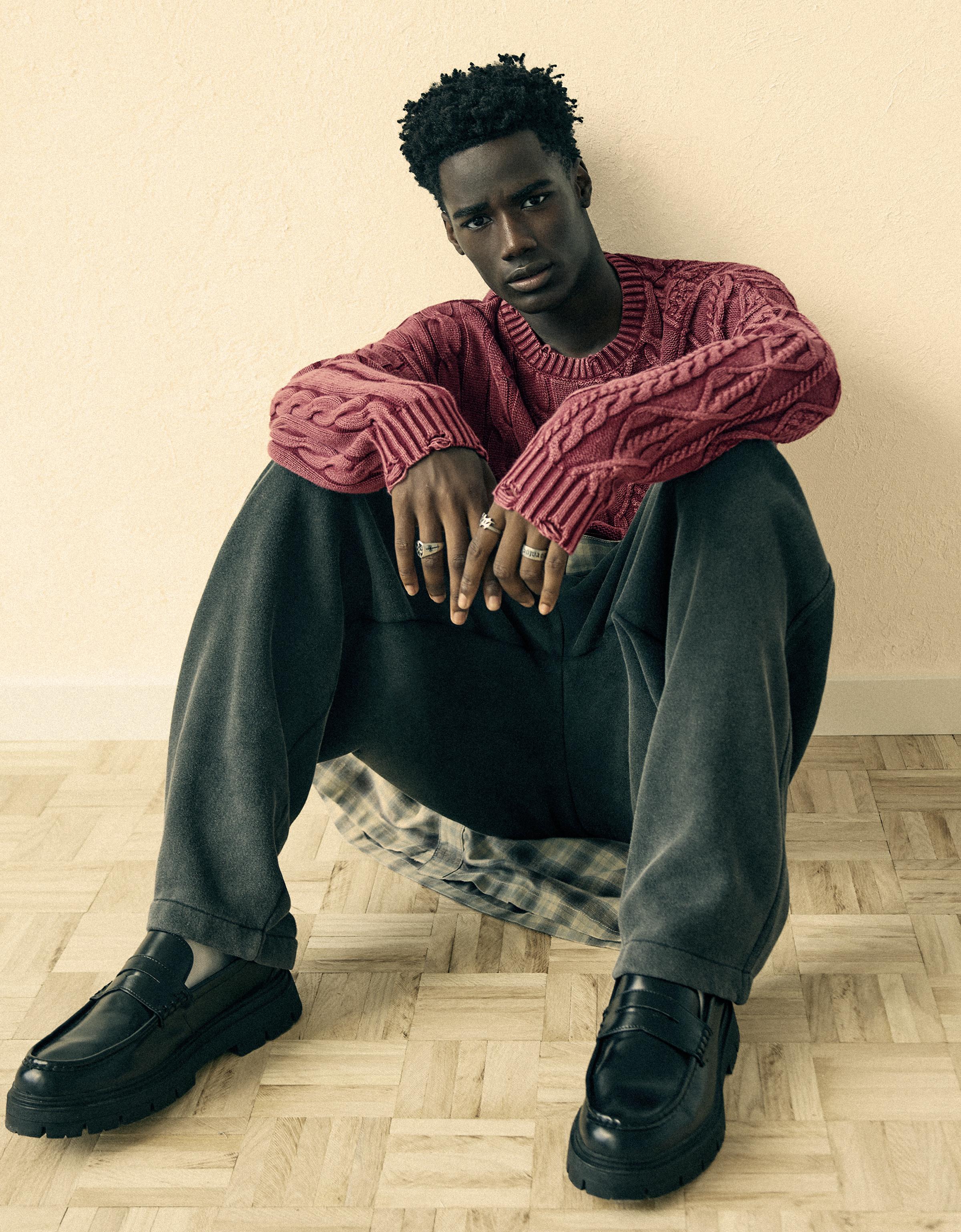 Washed-effect cable-knit jumper — Maroon