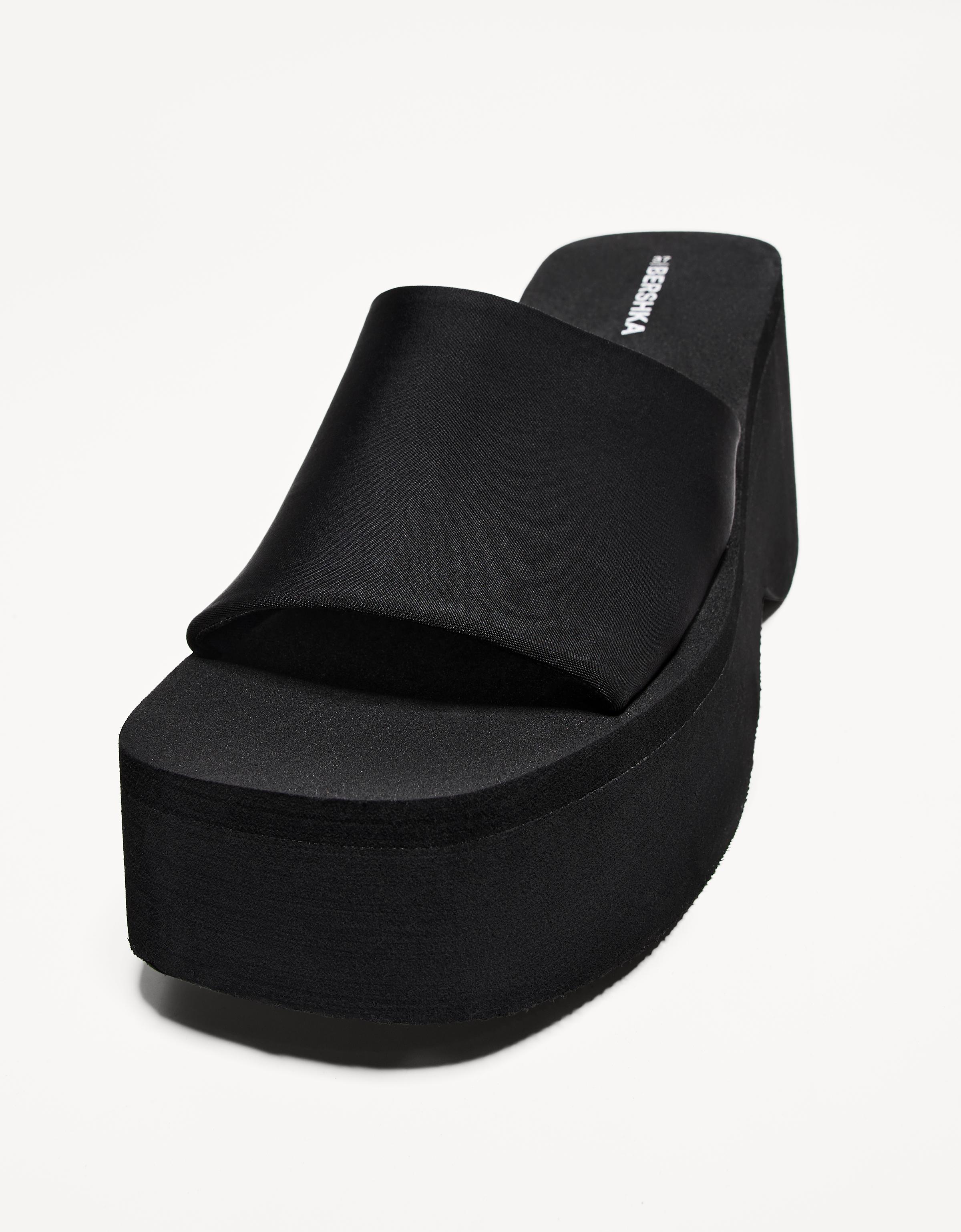 BERSHKA プラットフォームミュールサンダル 1714/460 Platform mule sandals - Shoes - Women | Bershka