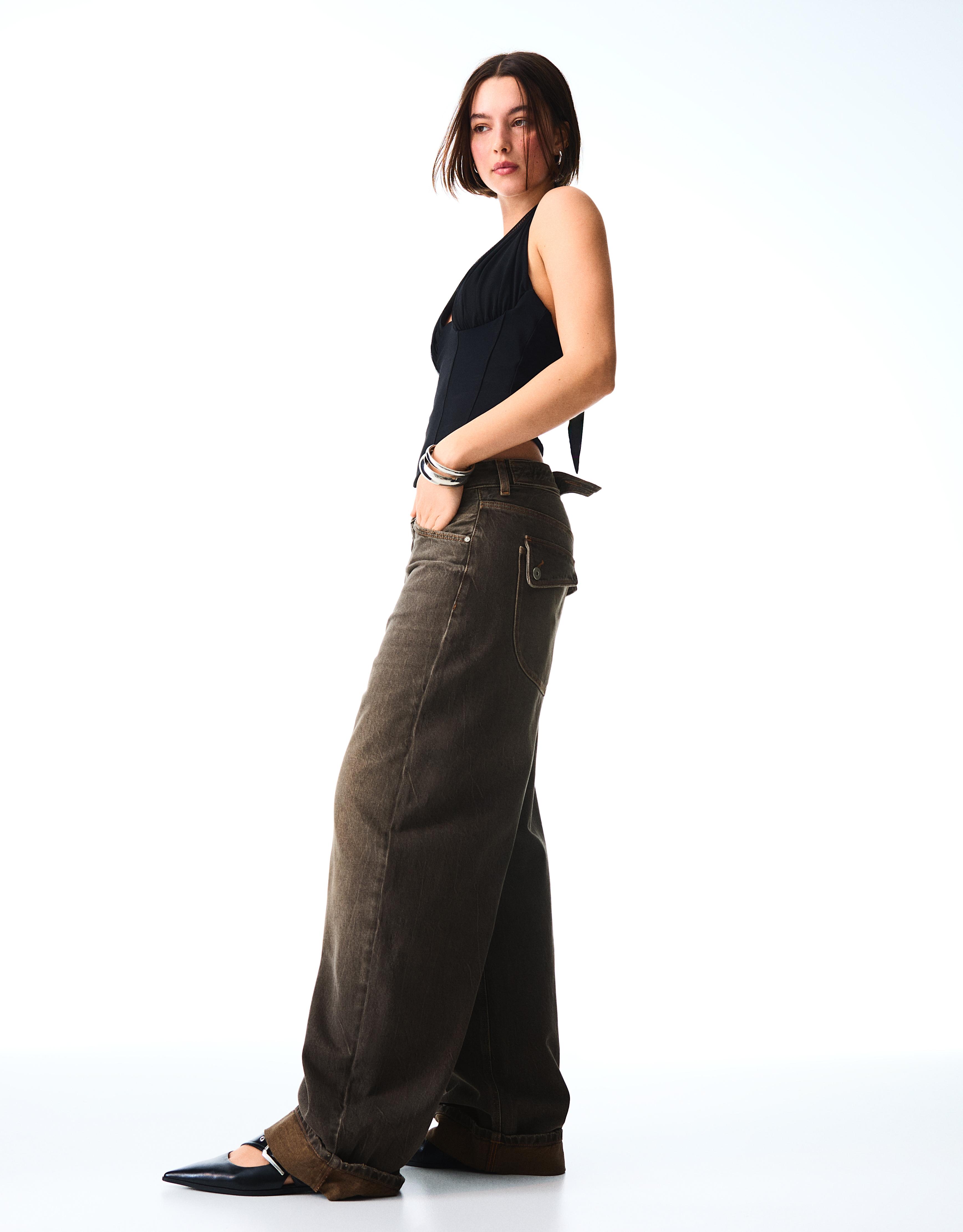 Ripped balloon fit jeans with back buckle — Black