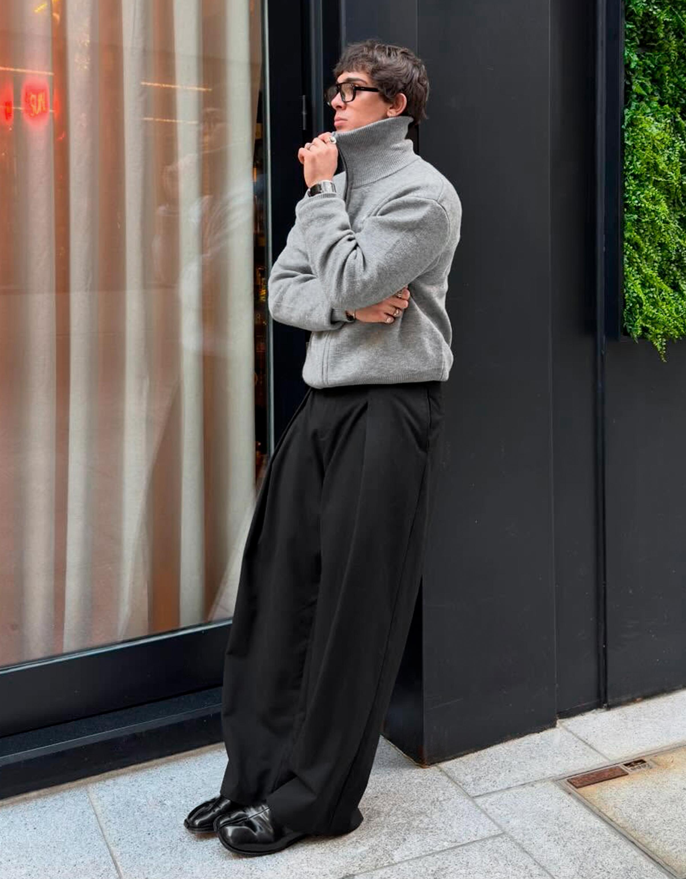 Super baggy tailored darted trousers — Black