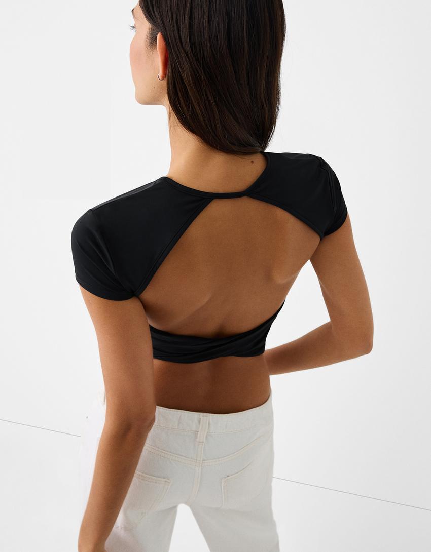 تيشرت بأكمام قصيرة وفتحة خلفية-أسود-5