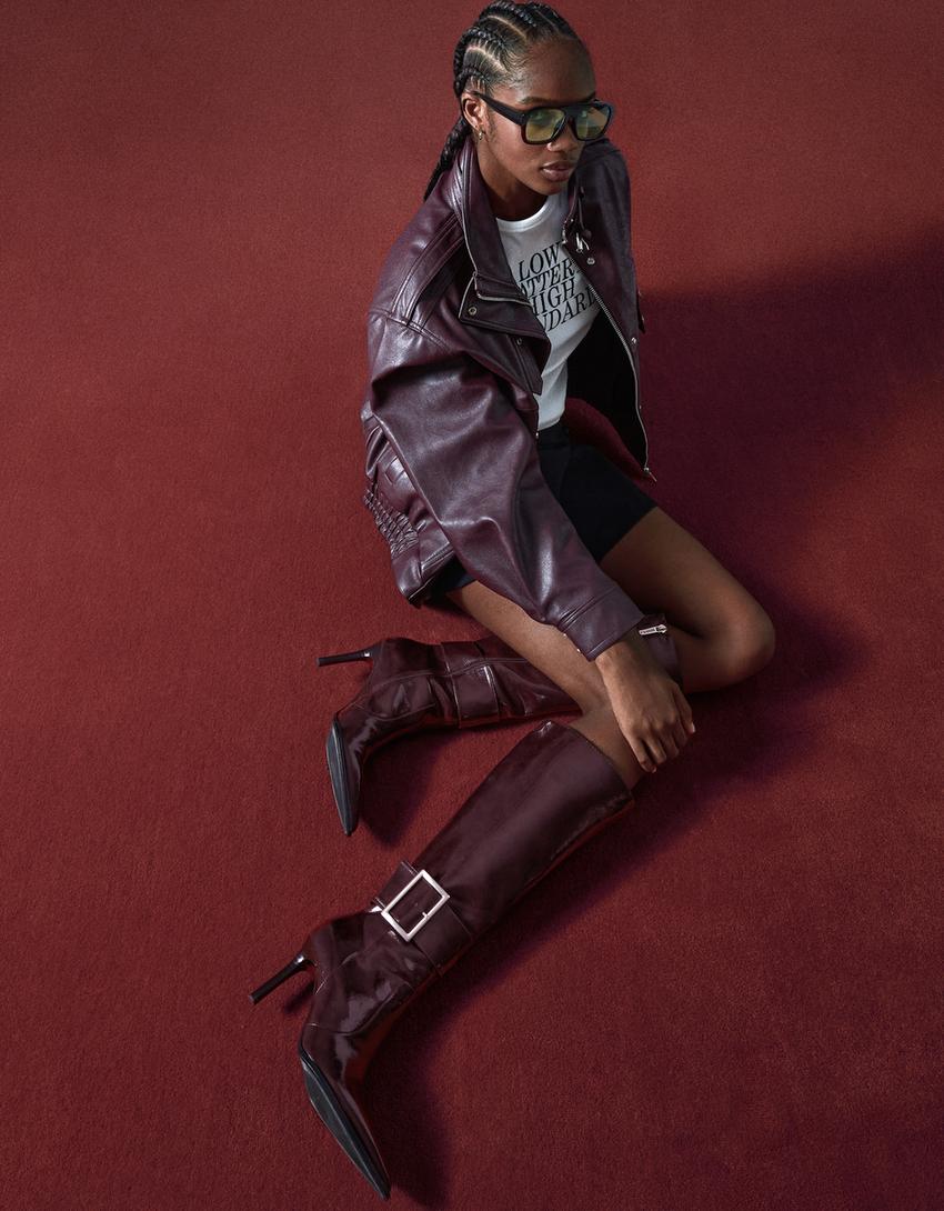 Bota de salto com fivela Mulher Bershka - Main Image