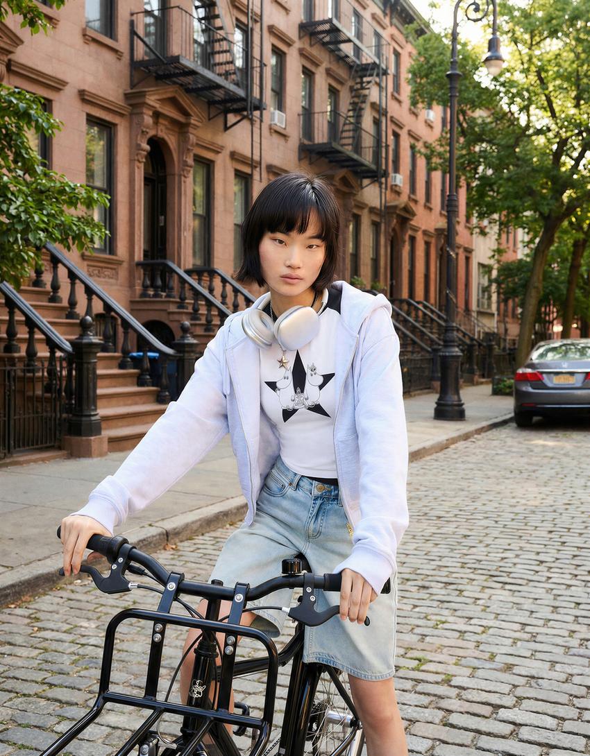 Rövid ujjú, Moomin mintás póló-Törtfehér