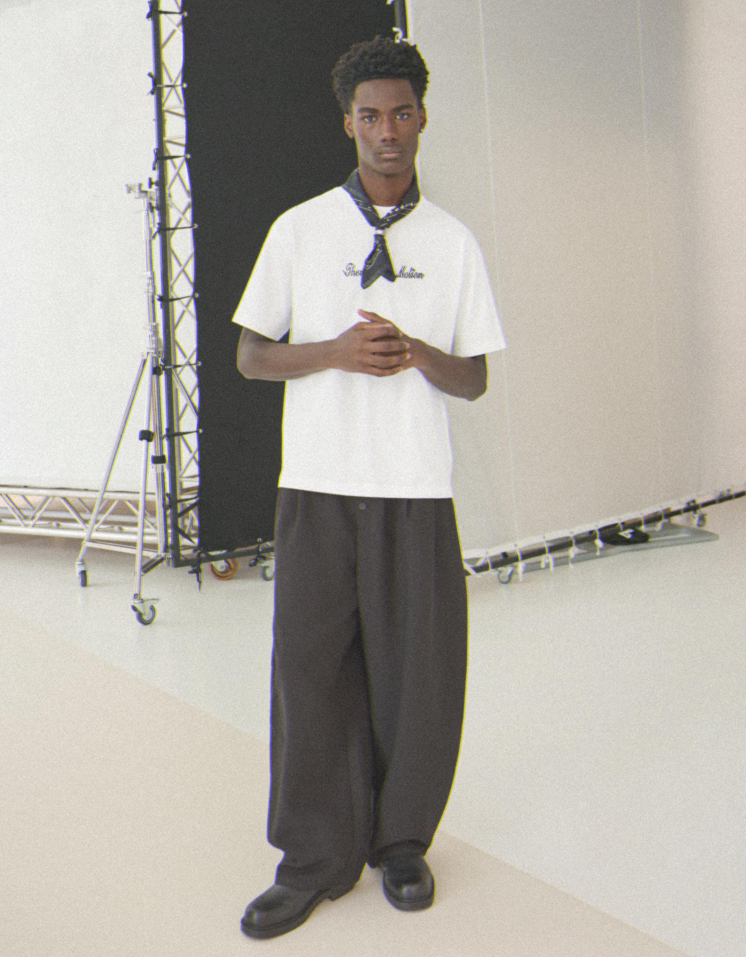 Bershka Kısa kollu baskılı relaxed fit tişört görsel 6
