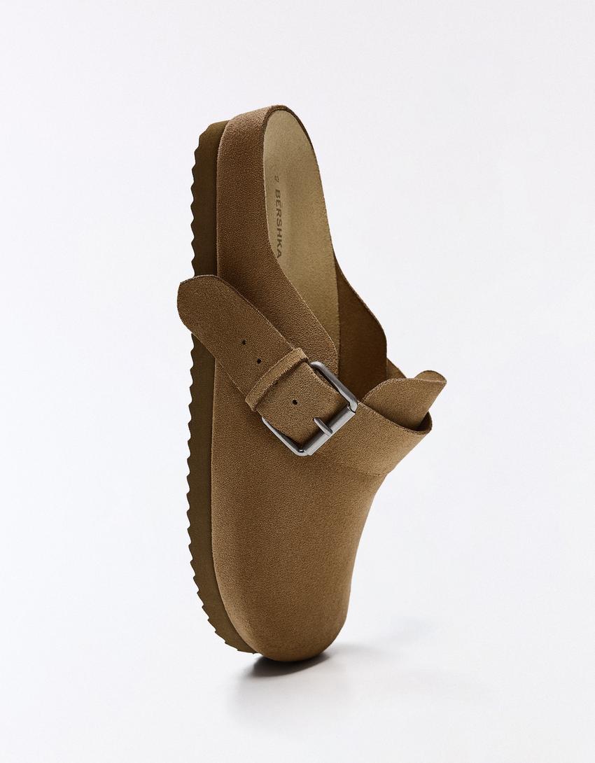 Clog with strap detail-Brown