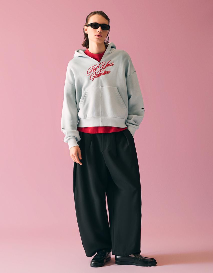 Sudadera capucha cropped print-Gris