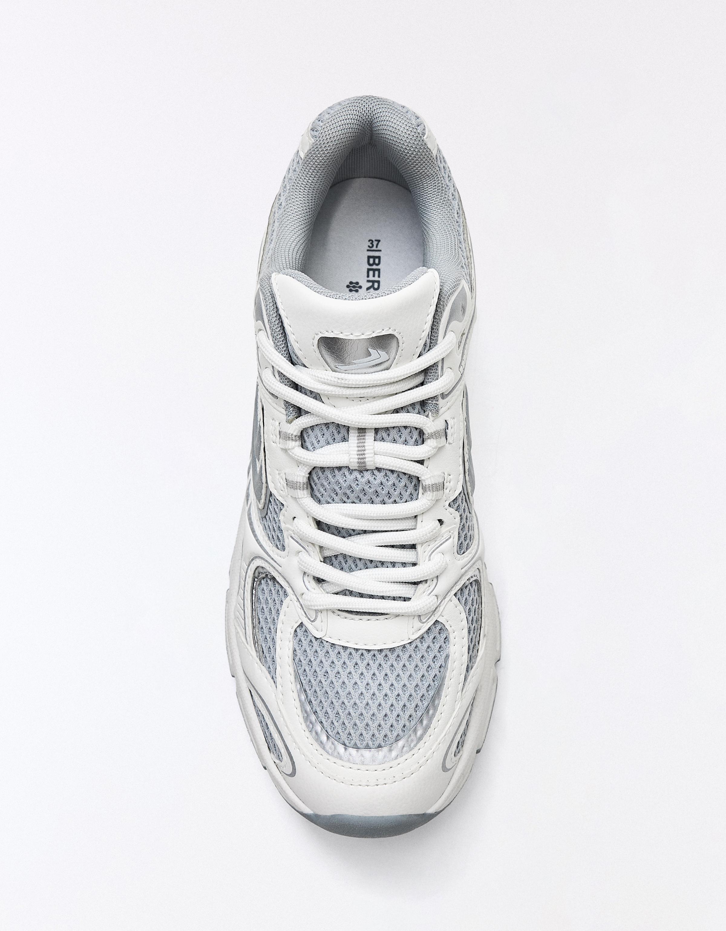 MULTI-PIECE TRAINERS — Multicolored